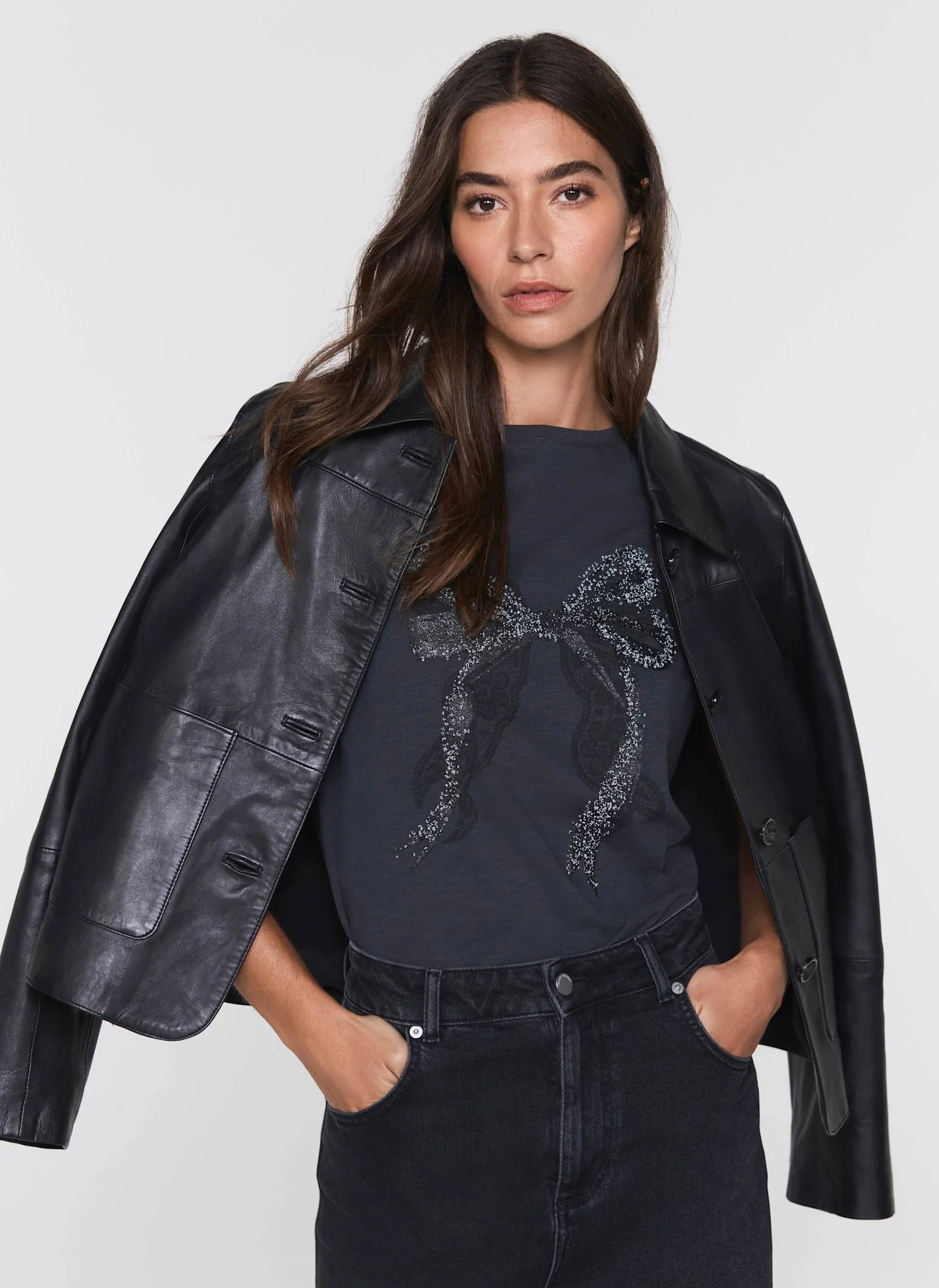 10196-black-cotton-bow-graphic-t-shirt-2.webp Black Cotton Bow Graphic T-Shirt