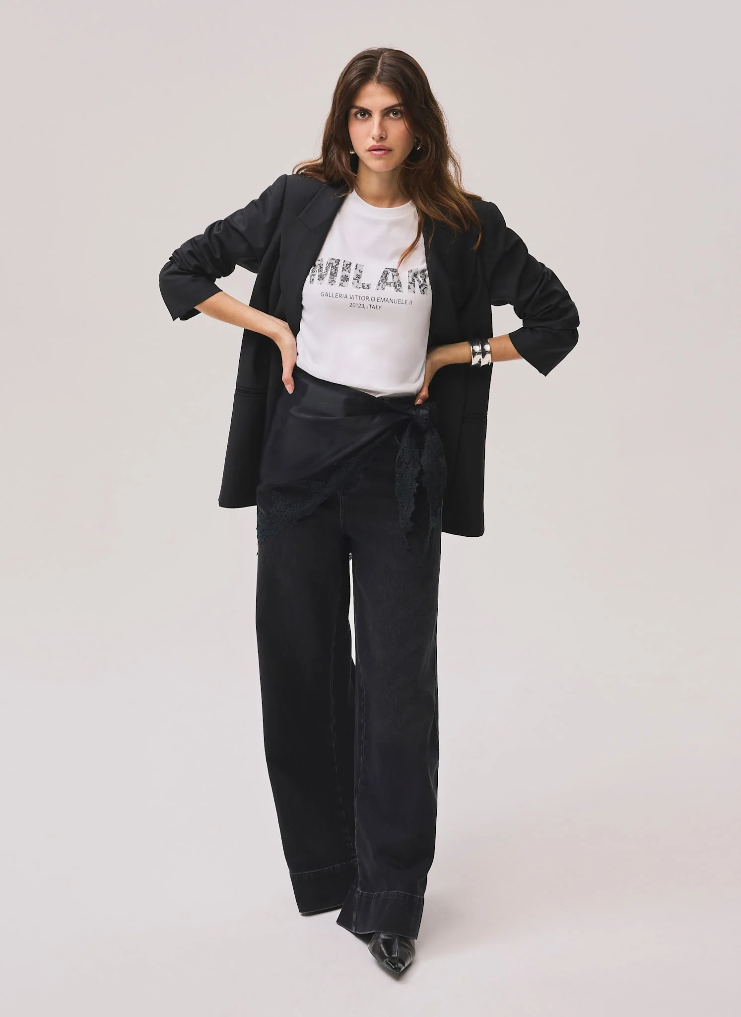 10244-white-cotton-milan-graphic-t-shirt-6.webp White Cotton Milan Graphic T-Shirt