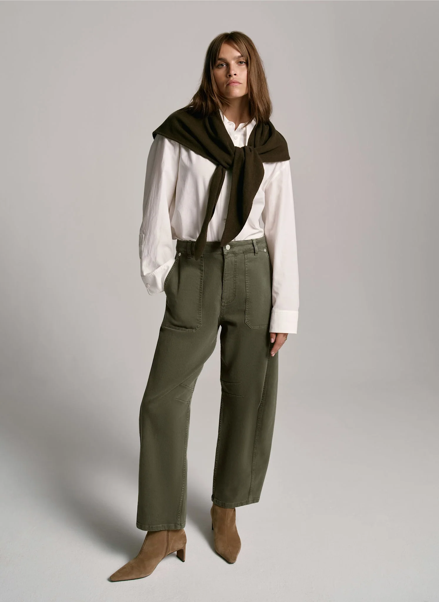 10412-khaki-utility-barrel-jeans-1.webp Khaki Utility Barrel Jeans