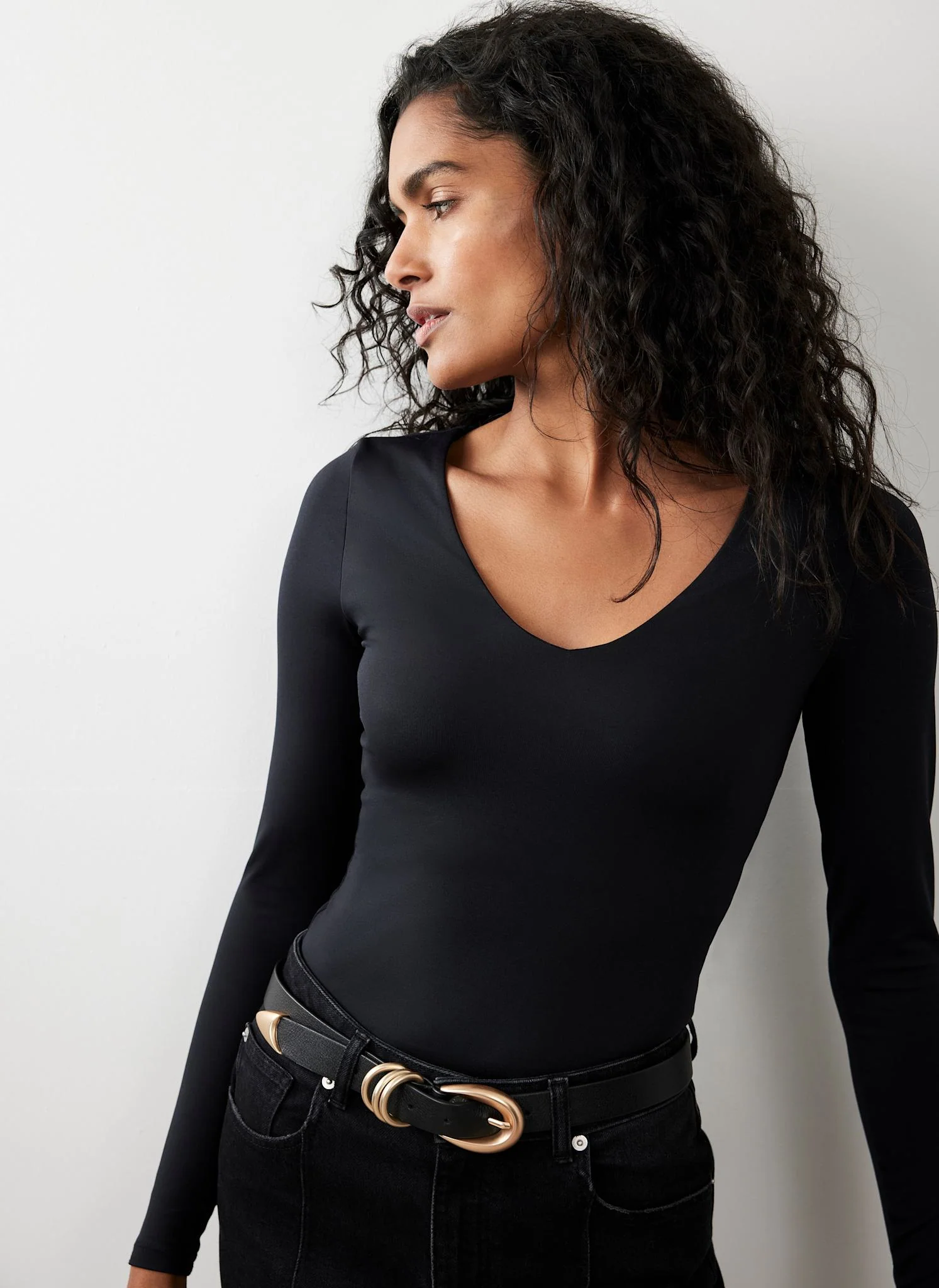 10496-black-v-neck-layering-top-5.webp Black V Neck Layering Top