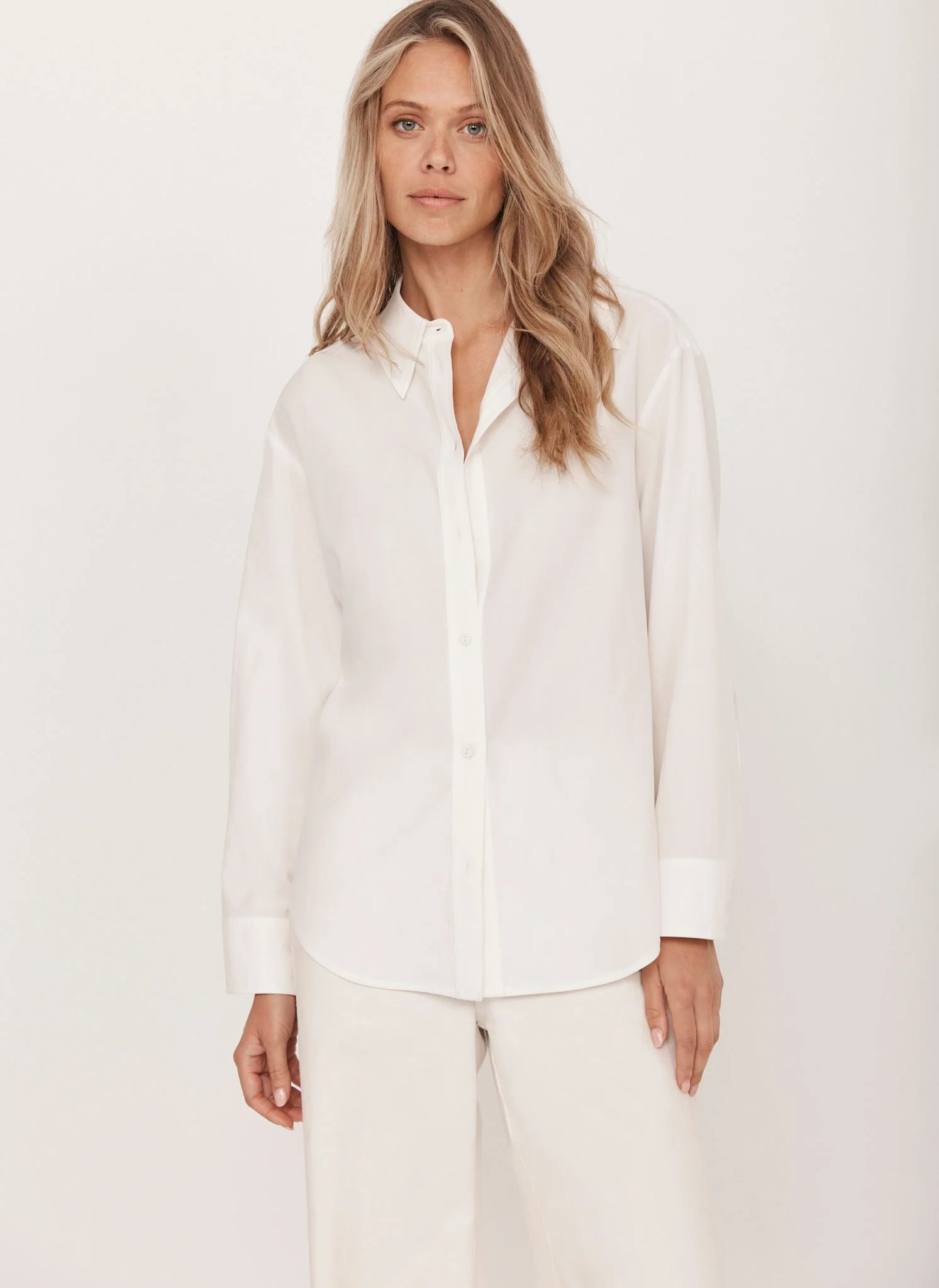 10520-white-oversized-tailored-shirt-1.webp White Oversized Tailored Shirt