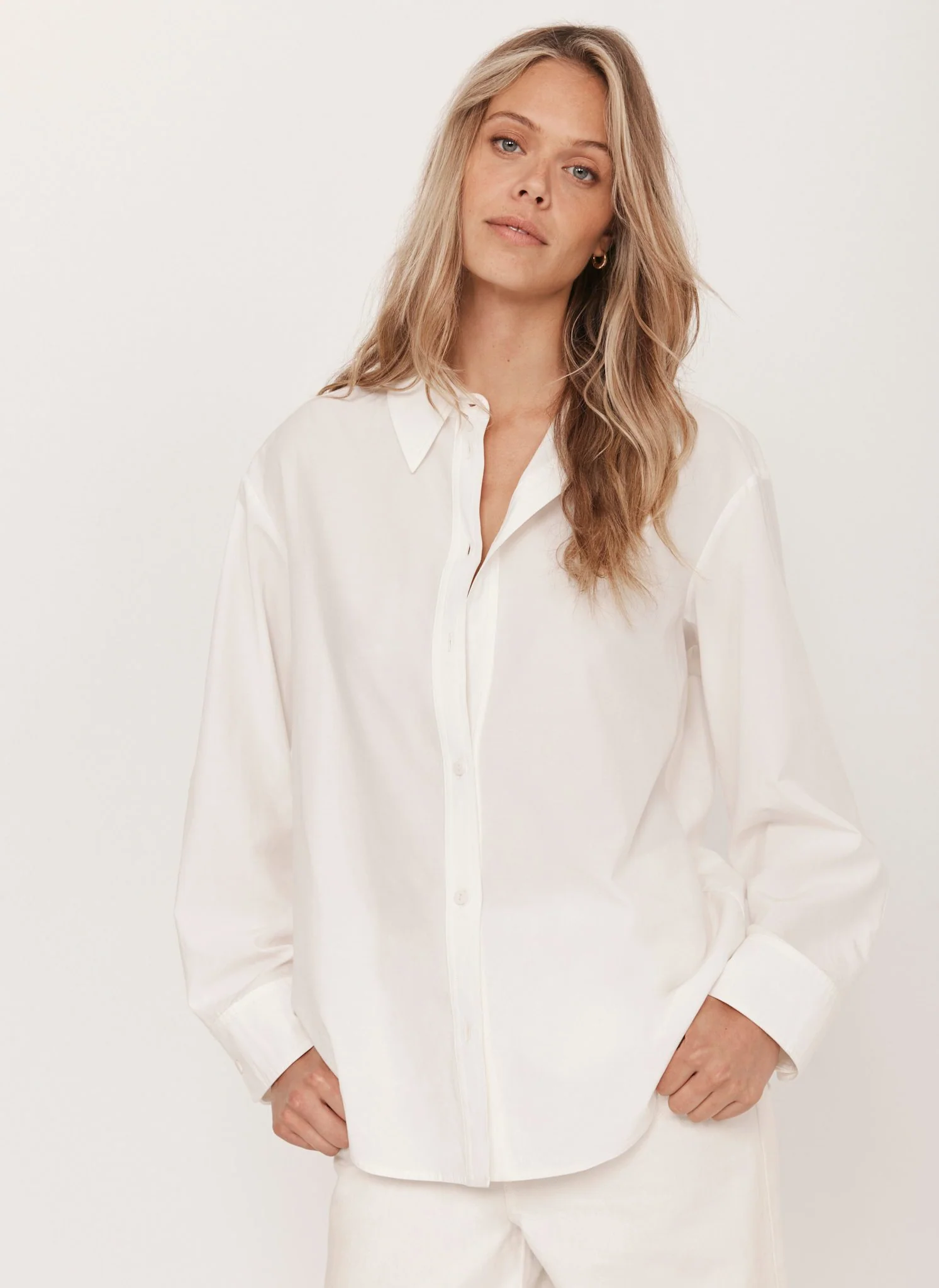 10520-white-oversized-tailored-shirt-4.webp White Oversized Tailored Shirt