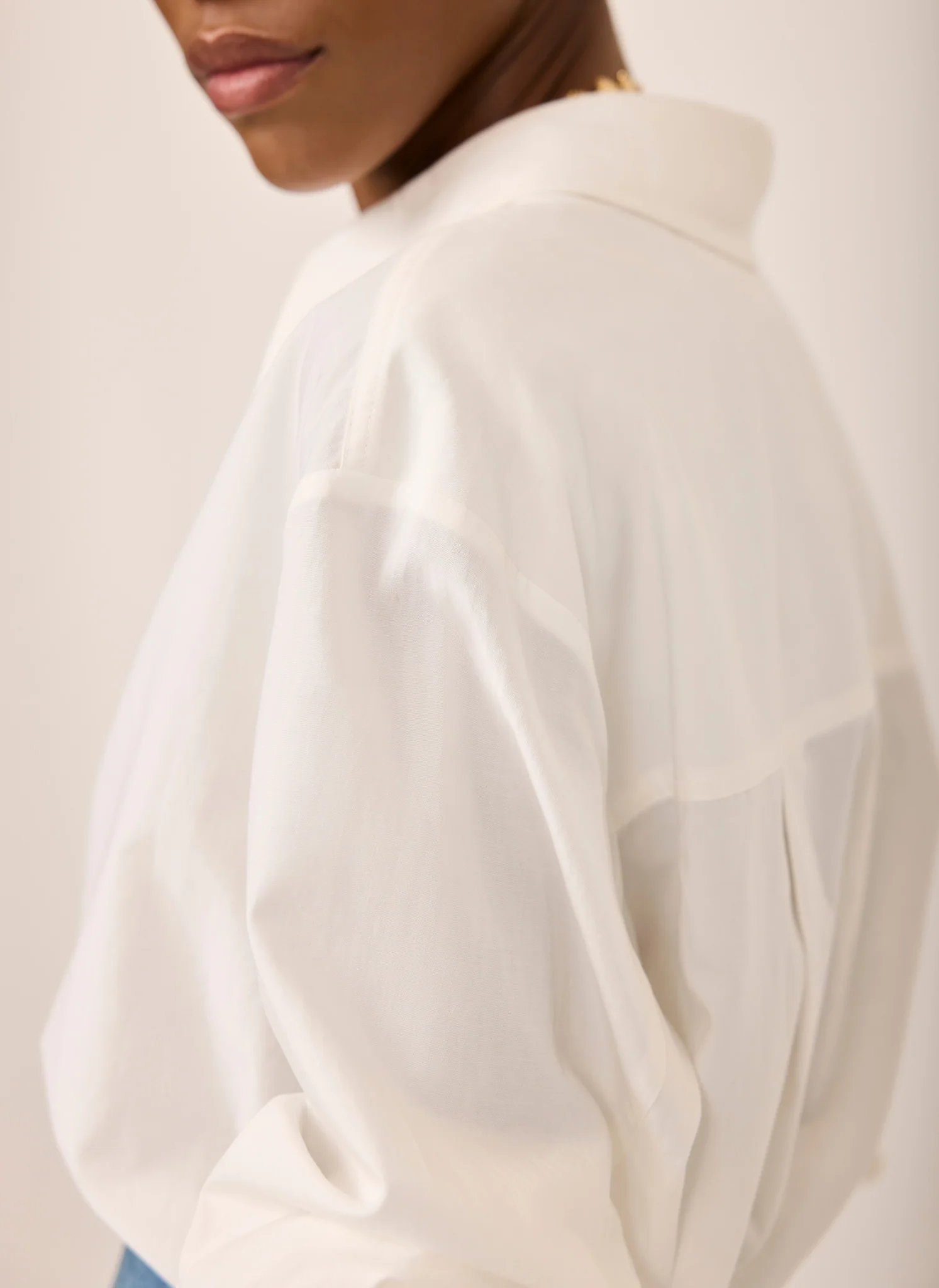 10520-white-oversized-tailored-shirt-9.webp White Oversized Tailored Shirt