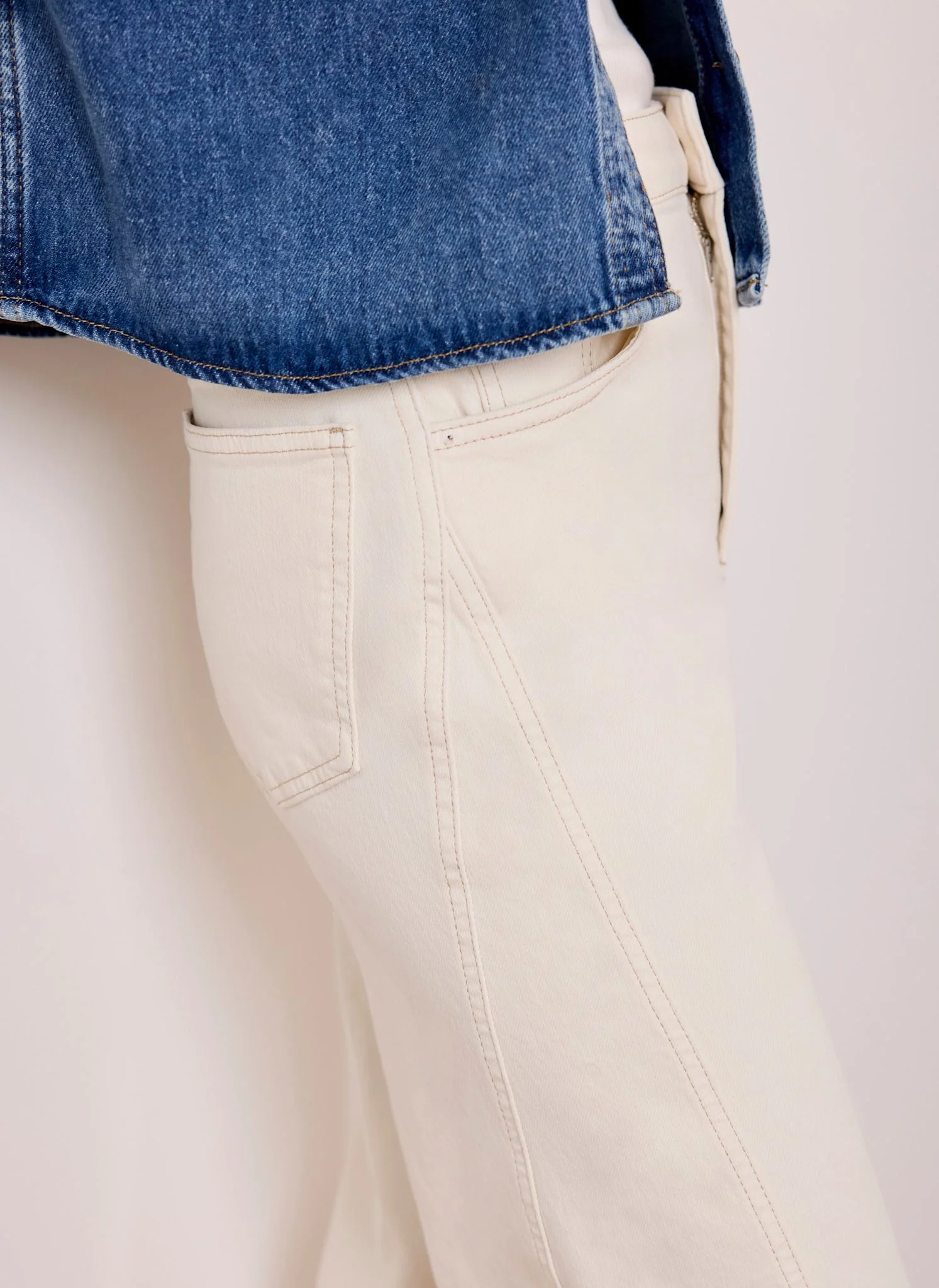 10526-cream-barrel-leg-jeans-3.webp Cream Barrel Leg Jeans