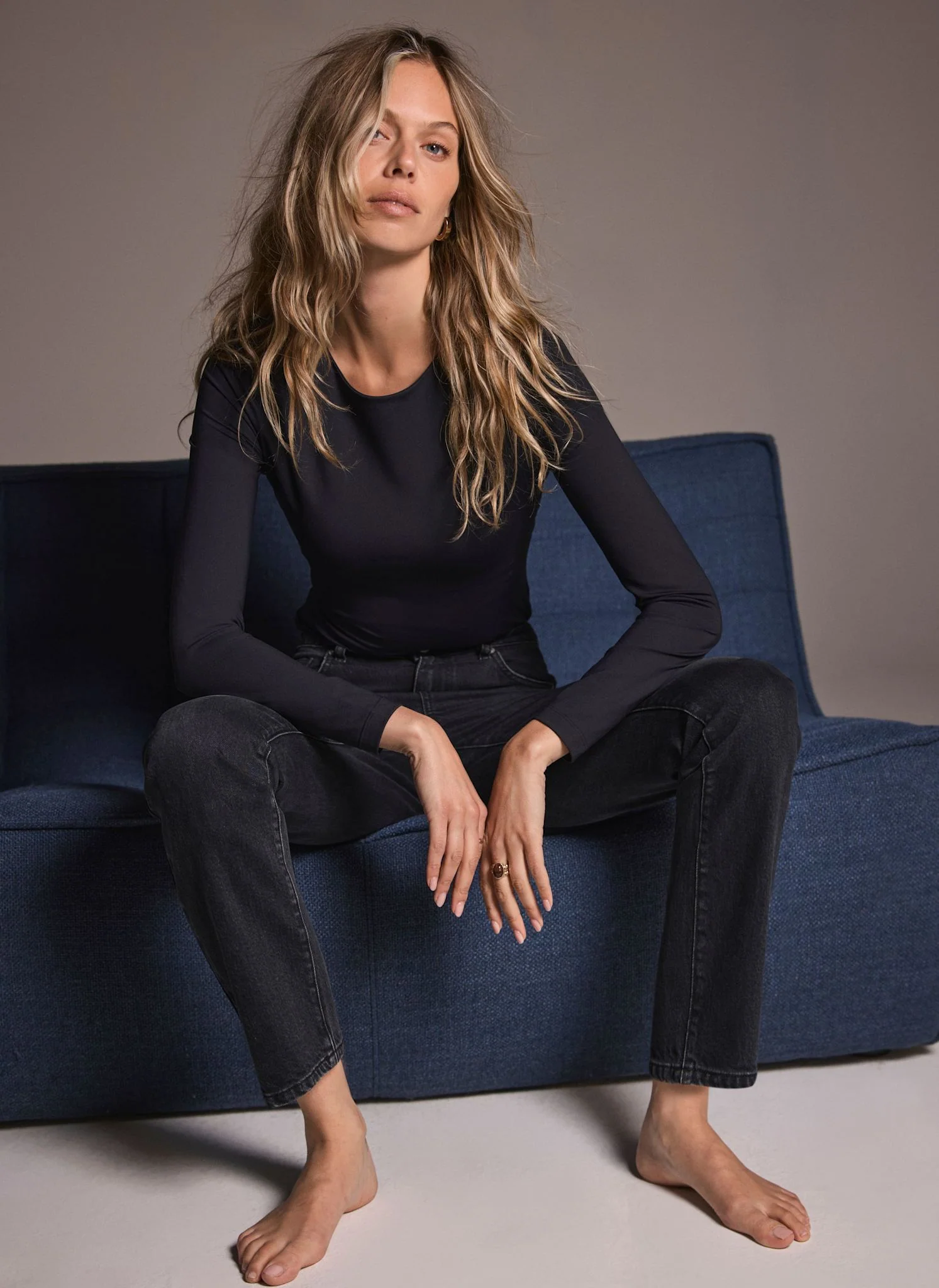 10736-black-long-sleeve-layering-top-1.webp Black Long Sleeve Layering Top