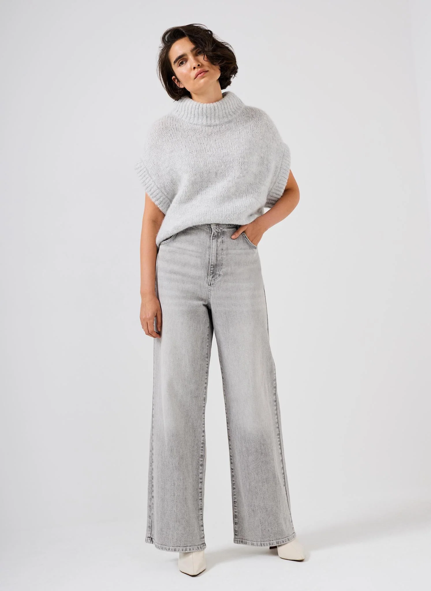 10828-washed-grey-wide-jeans-1.webp Washed Grey Wide Jeans