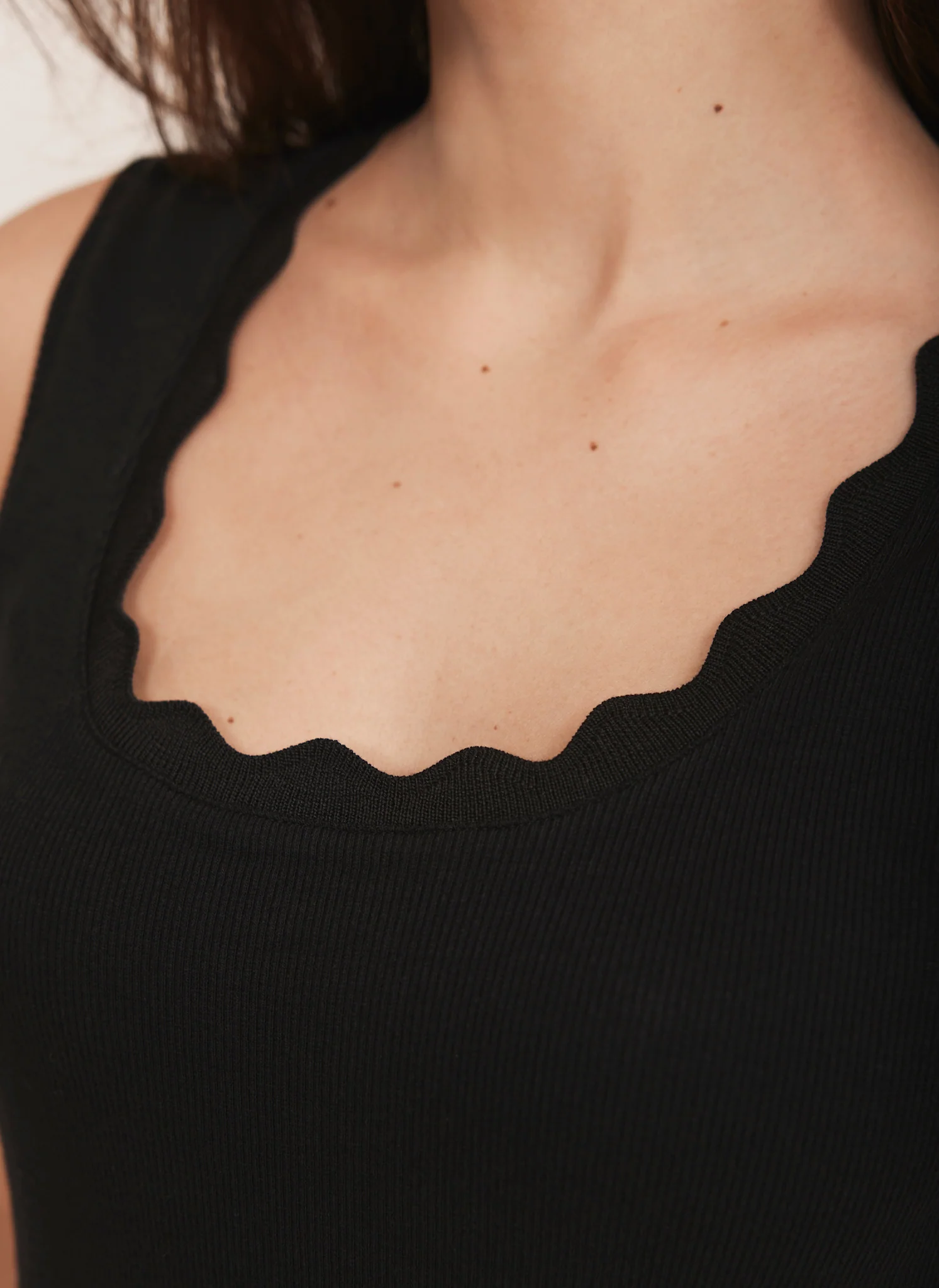 10984-black-scallop-trim-vest-top-4.webp Black Scallop Trim Vest Top