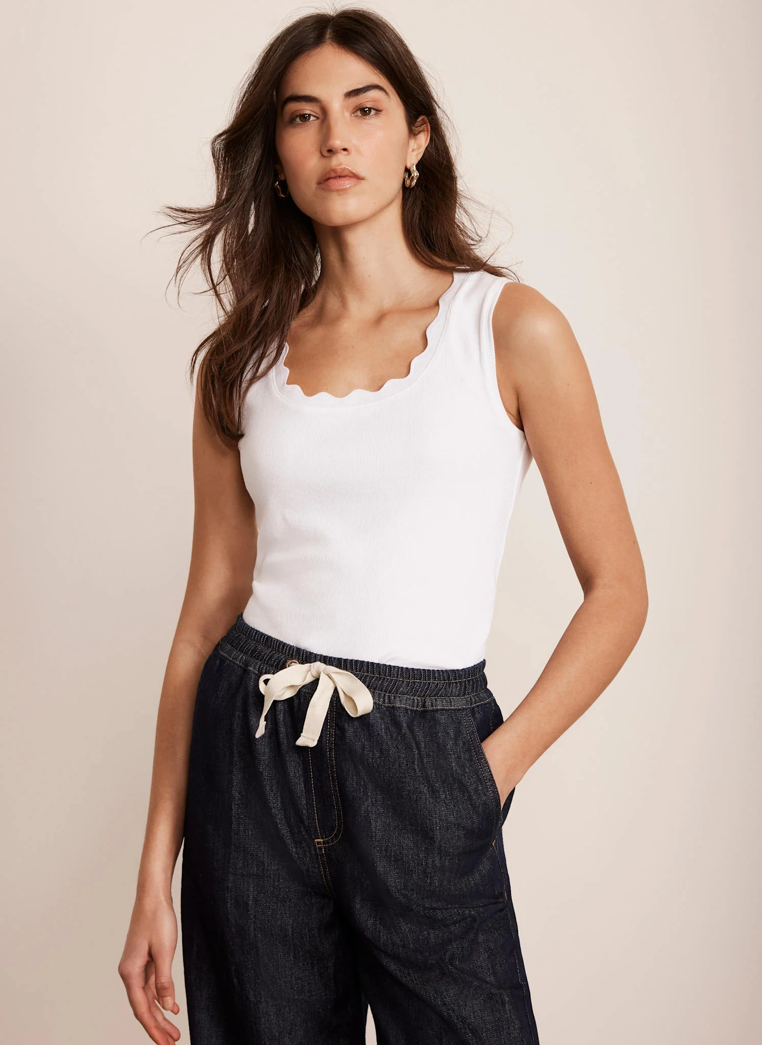 10990-white-scallop-trim-vest-top-1.webp White Scallop Trim Vest Top