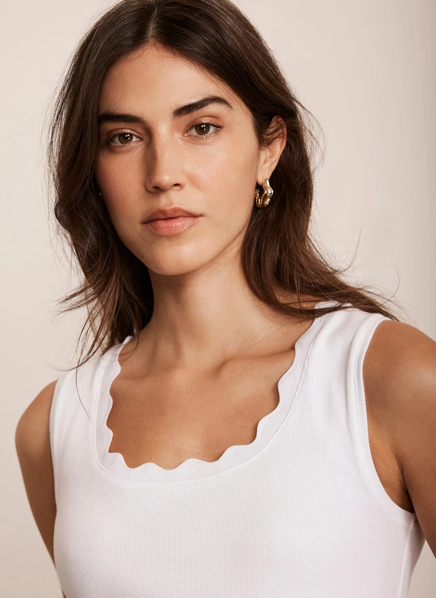 10990-white-scallop-trim-vest-top-3.webp White Scallop Trim Vest Top