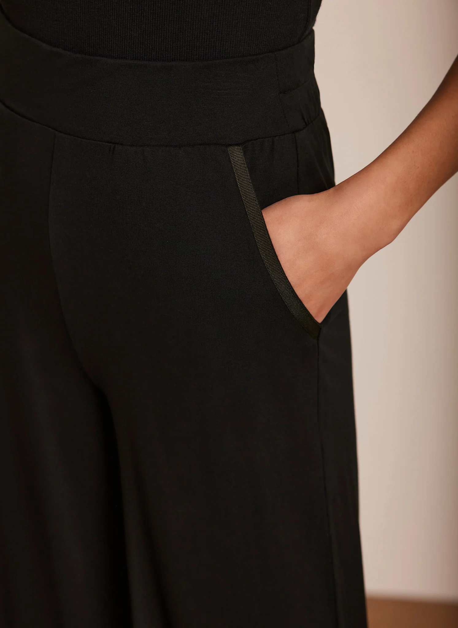 11040-black-jersey-palazzo-wide-leg-trousers-4.webp Black Jersey Palazzo Wide Leg Trousers