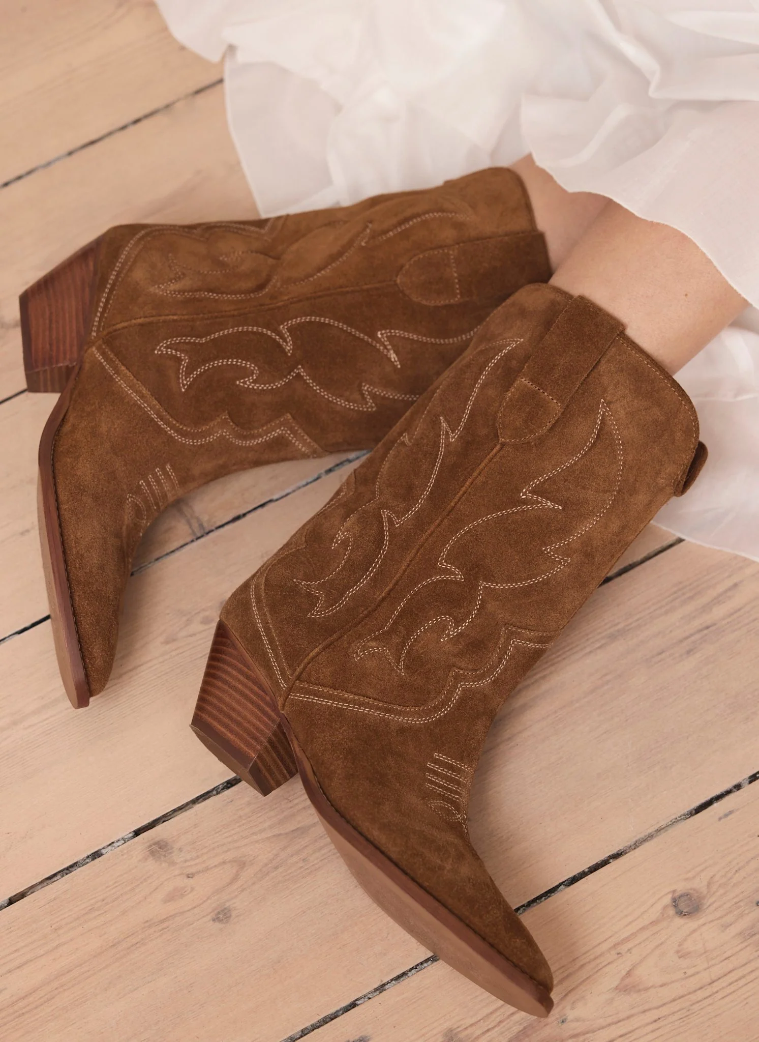 11506-sierra-tan-suede-cowboy-boots-4.webp Sierra Tan Suede Cowboy Boots