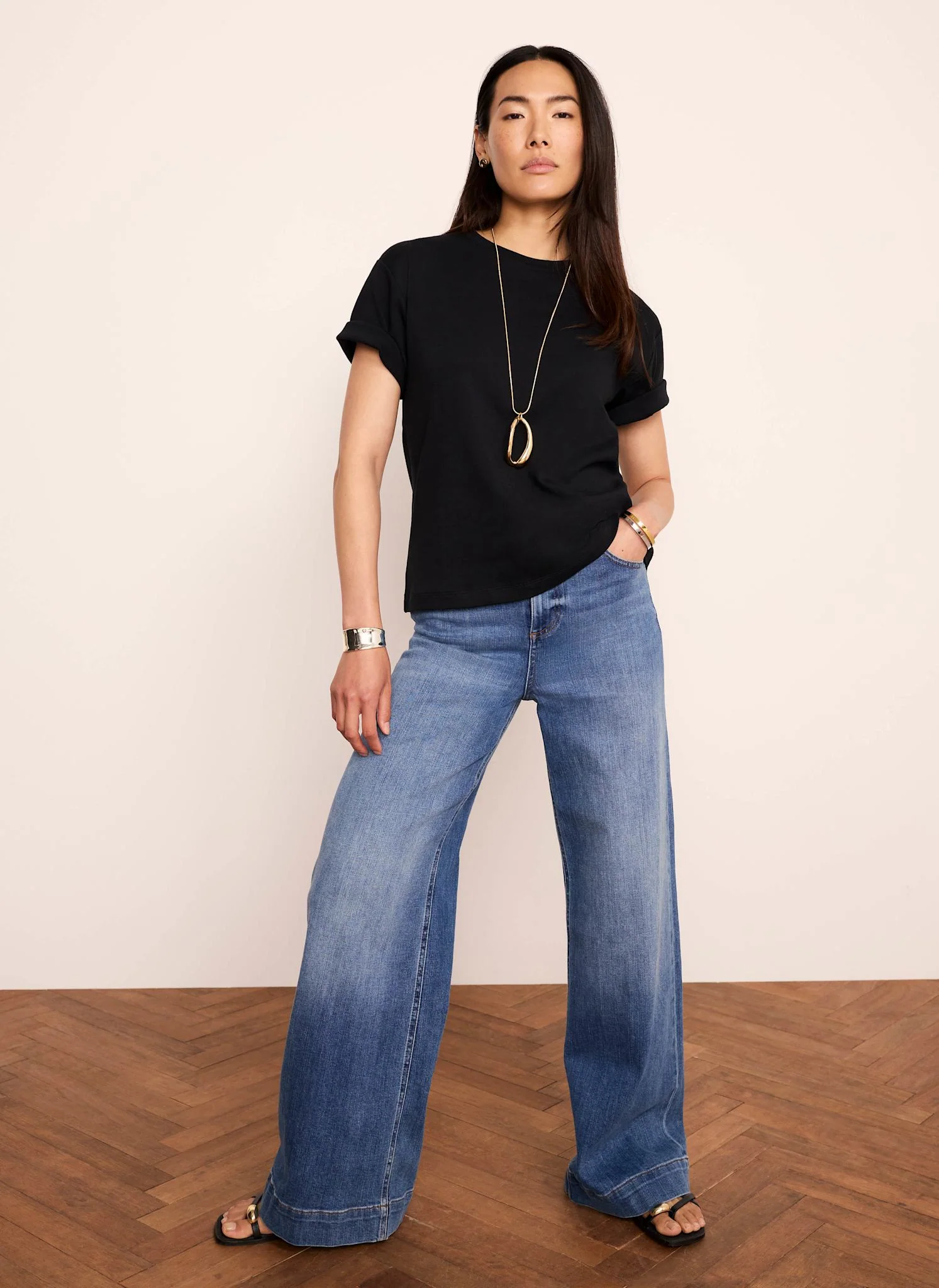 123-black-cotton-slim-fit-t-shirt-3.webp Black Cotton Slim Fit T-Shirt