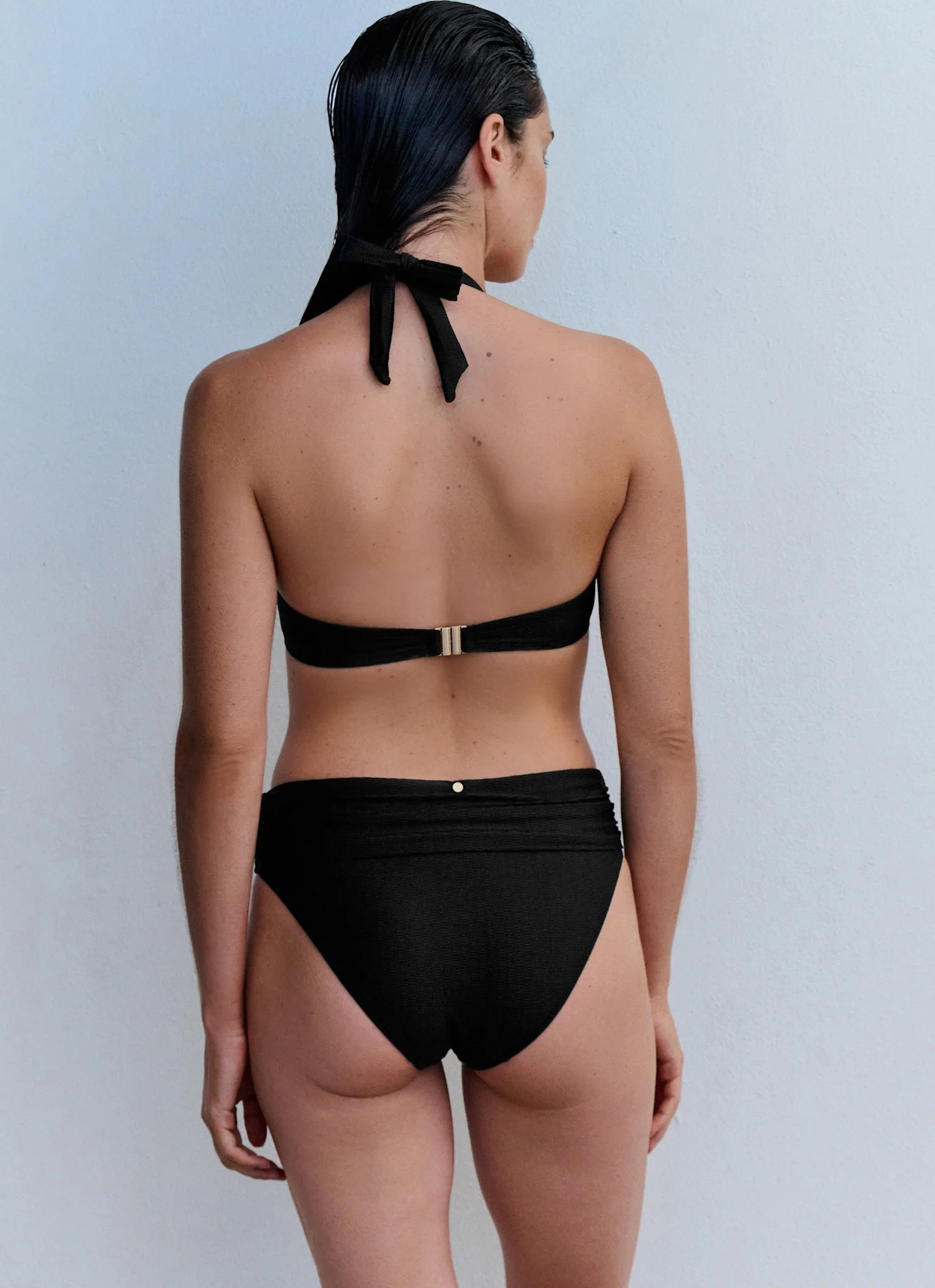 13001-black-twist-detail-bikini-top-5.webp Black Twist Detail Bikini Top