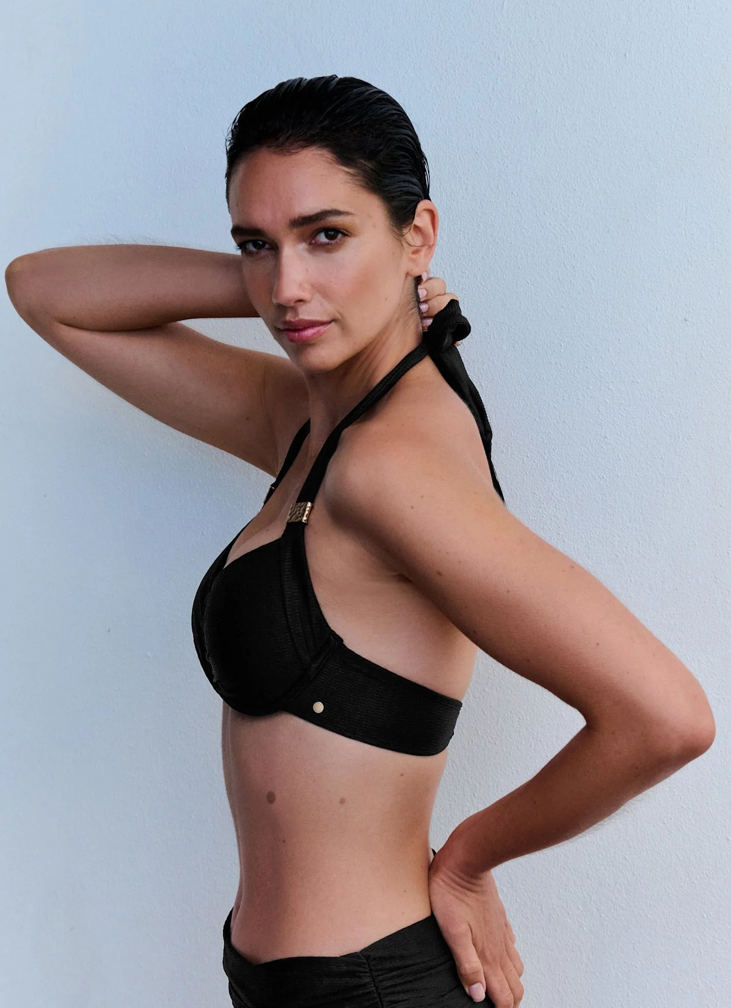 13001-black-twist-detail-bikini-top-6.webp Black Twist Detail Bikini Top