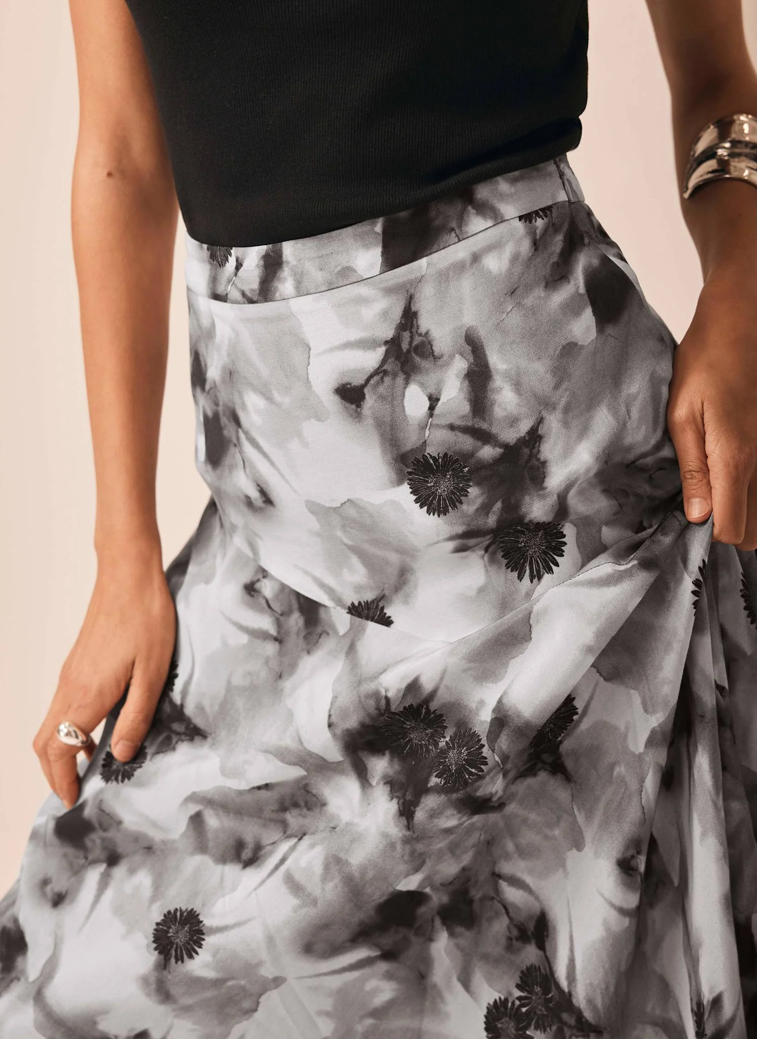 13395-grey-floral-print-midi-skirt-3.webp Grey Floral Print Midi Skirt