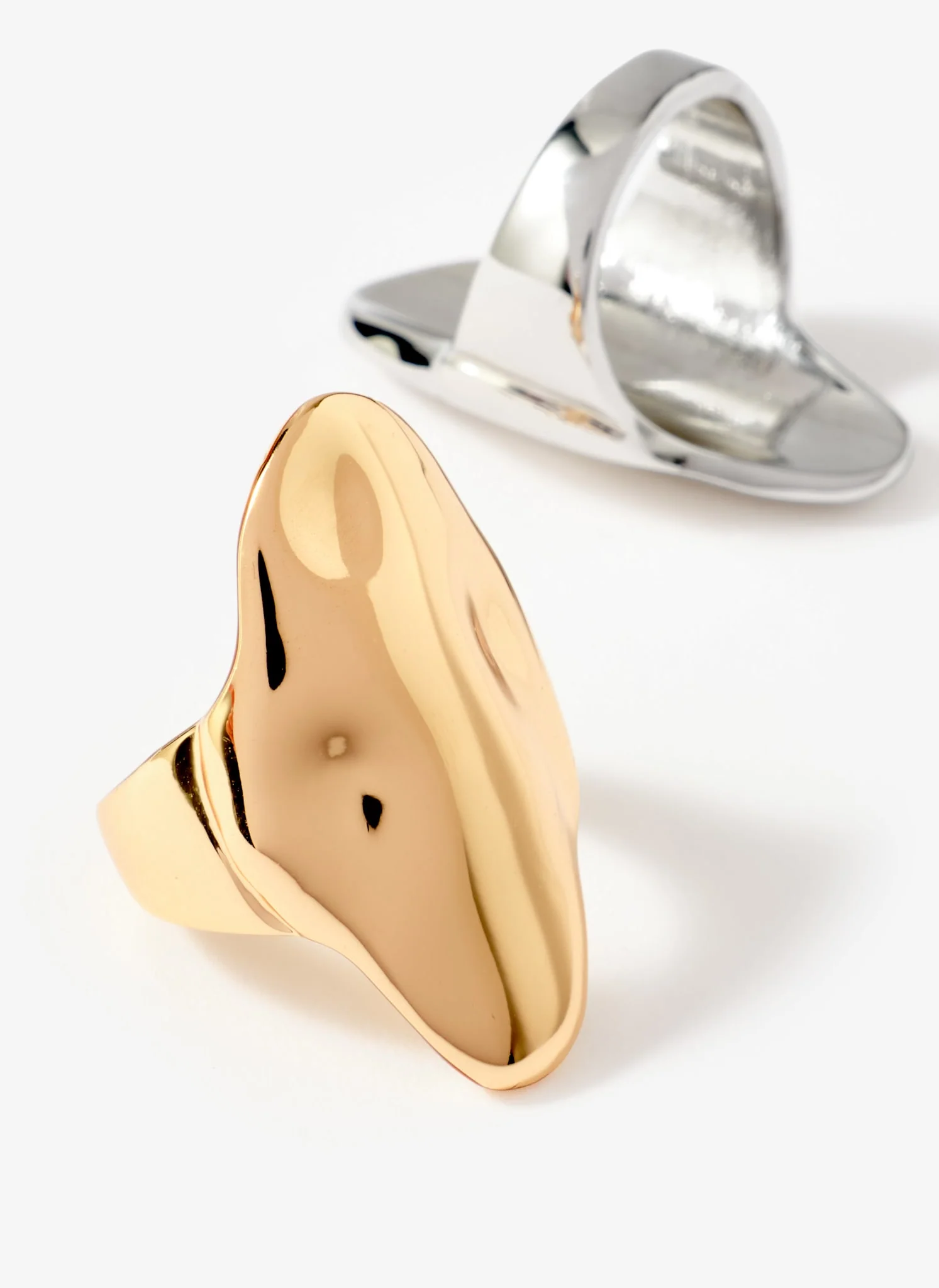 13472-gold-tone-sculptural-ring-4.webp Gold Tone Sculptural Ring