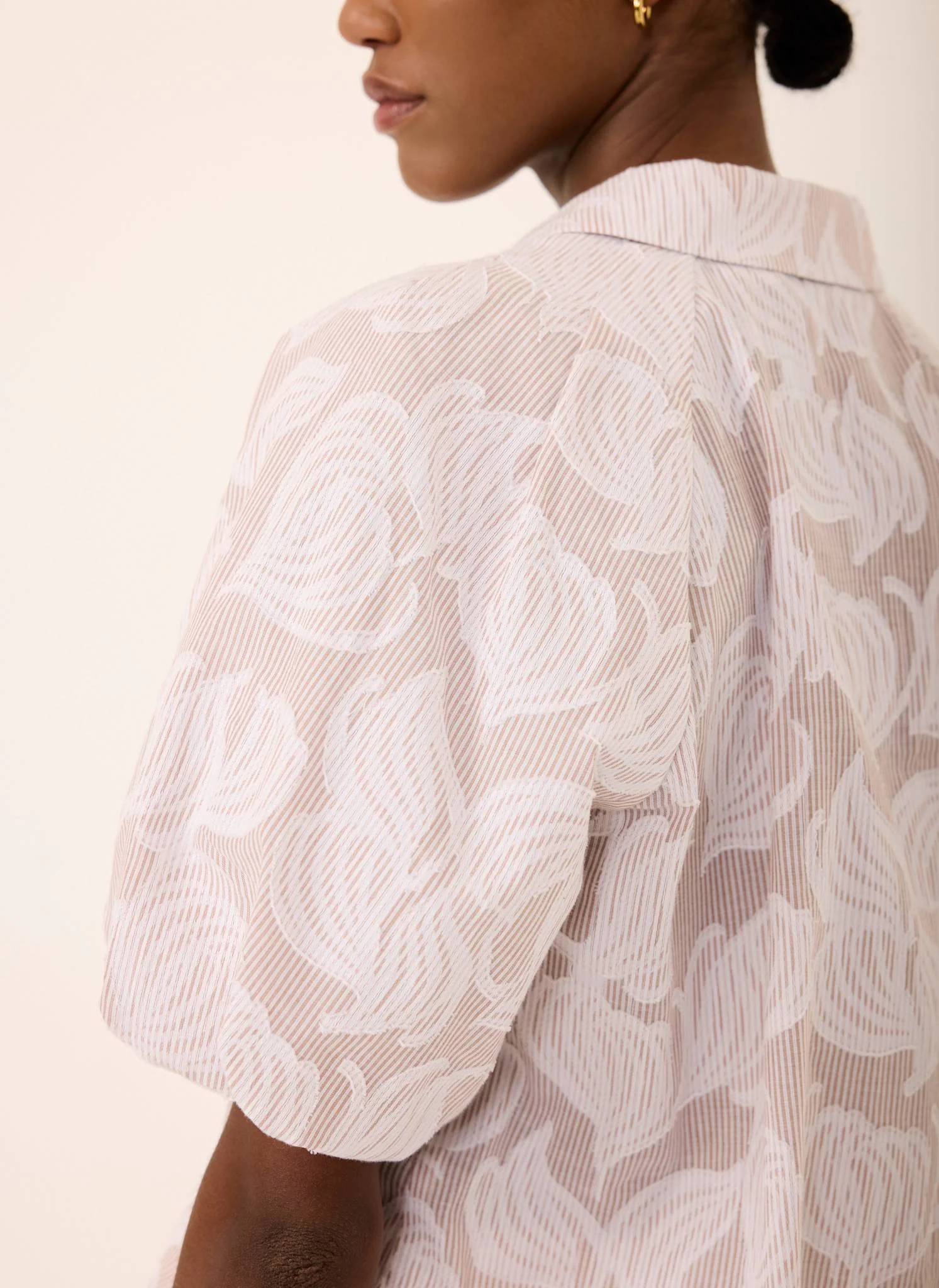 1536-neutral-cotton-jacquard-striped-shirt-4.webp Neutral Cotton Jacquard Striped Shirt
