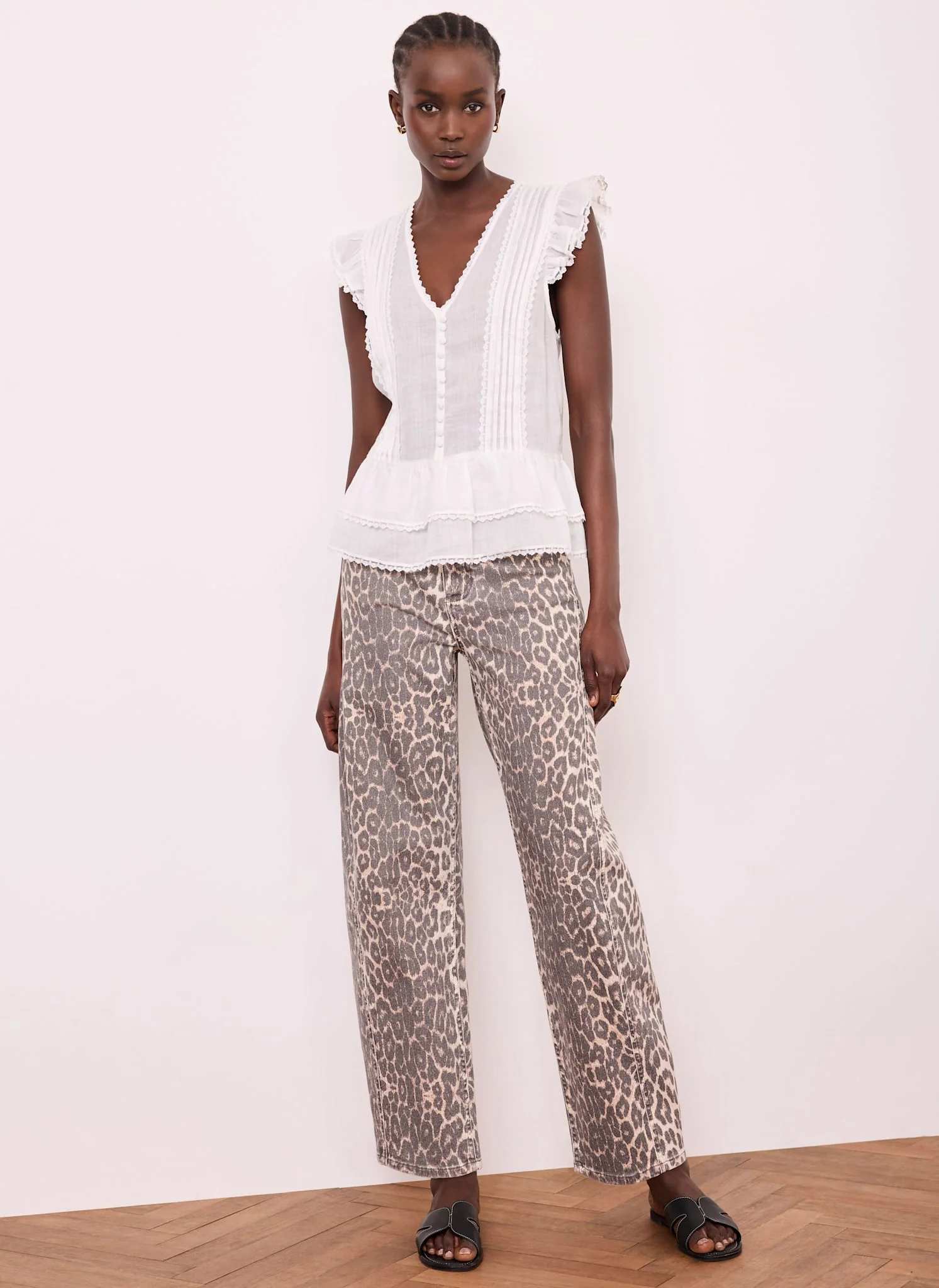 1612-leopard-print-barrel-leg-jeans-2.webp Leopard Print Barrel Leg Jeans
