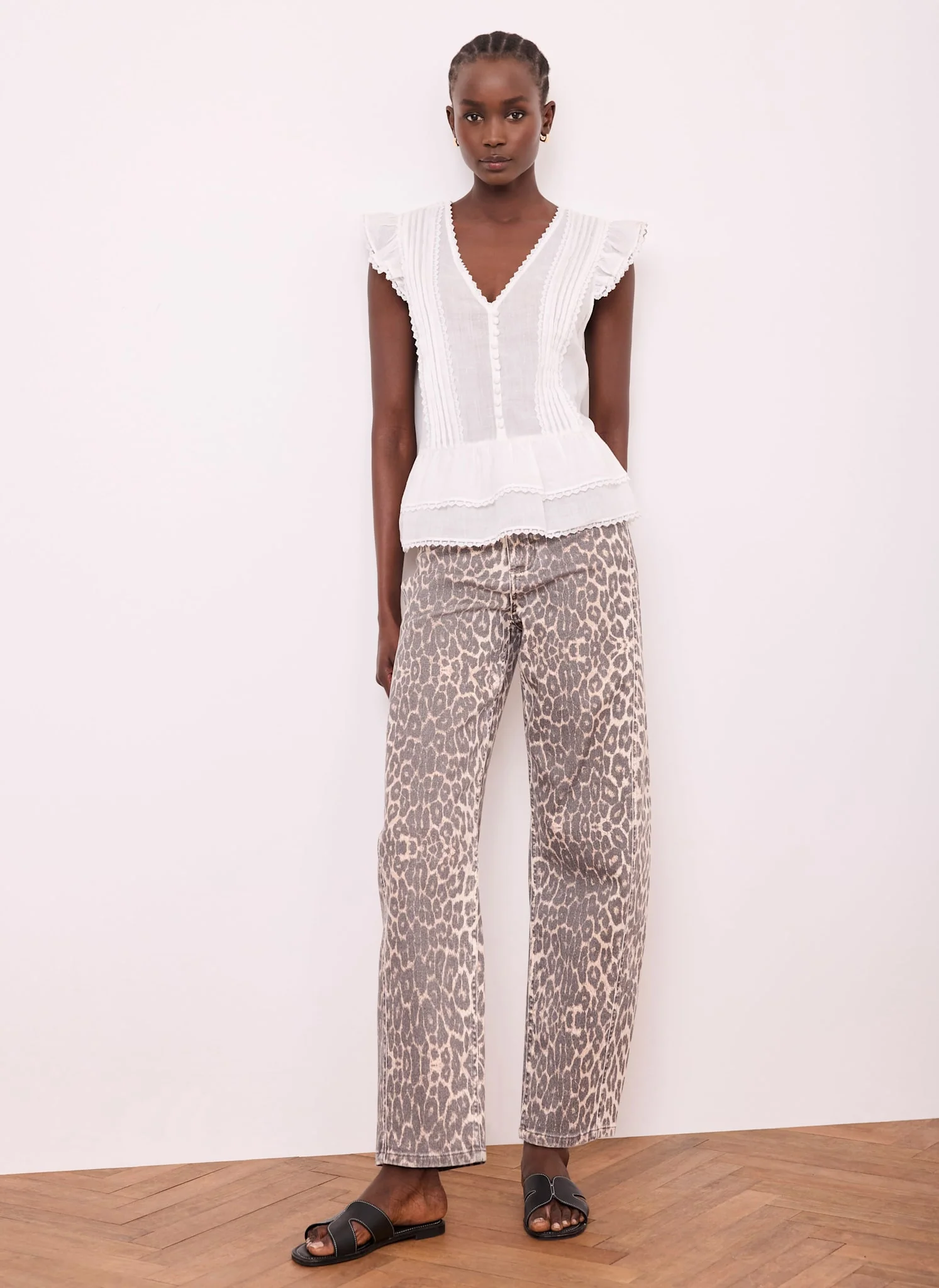 1612-leopard-print-barrel-leg-jeans-4.webp Leopard Print Barrel Leg Jeans