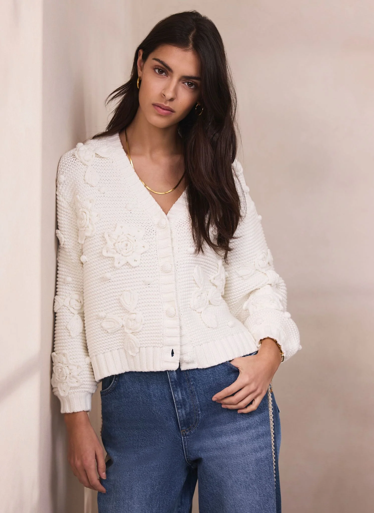1856-cream-applique-flower-cardigan-1.webp Cream Applique Flower Cardigan