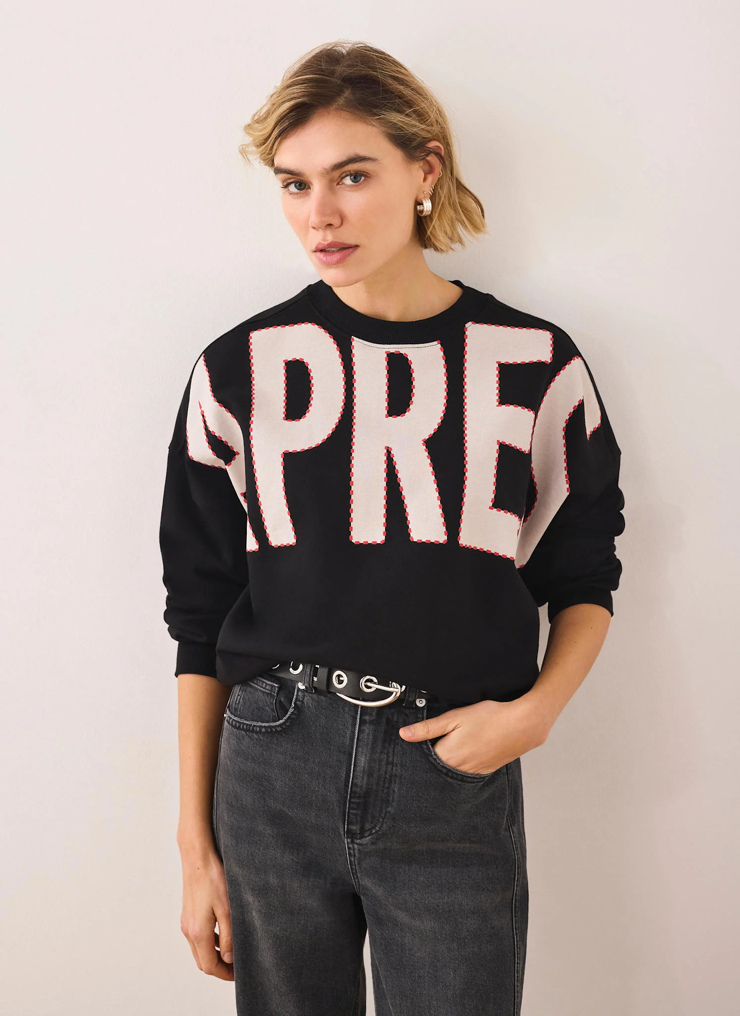 1926-black-cotton-blend-graphic-apres-sweatshirt-1.webp Black Cotton Blend Graphic Apres Sweatshirt