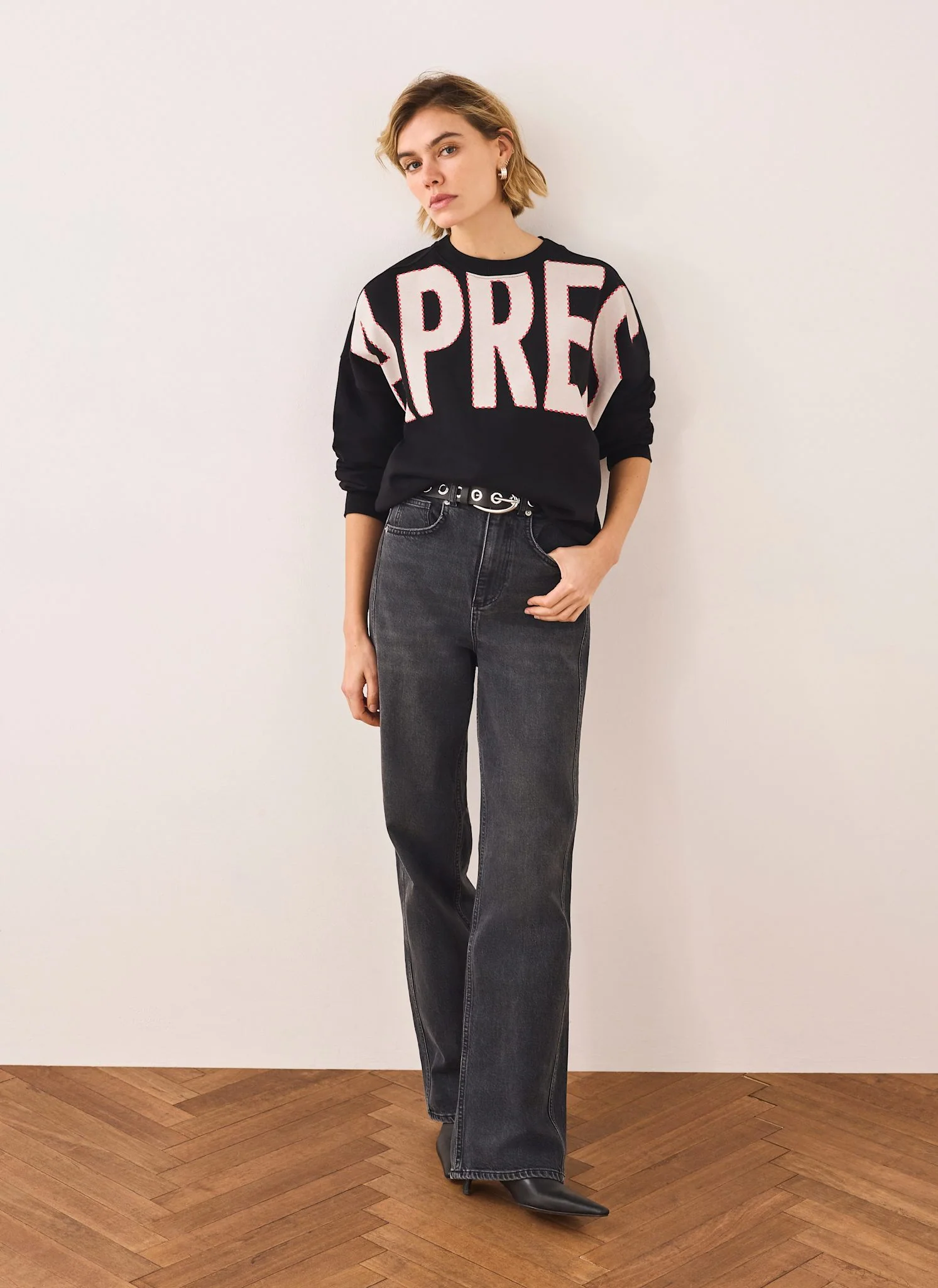 1926-black-cotton-blend-graphic-apres-sweatshirt-3.webp Black Cotton Blend Graphic Apres Sweatshirt