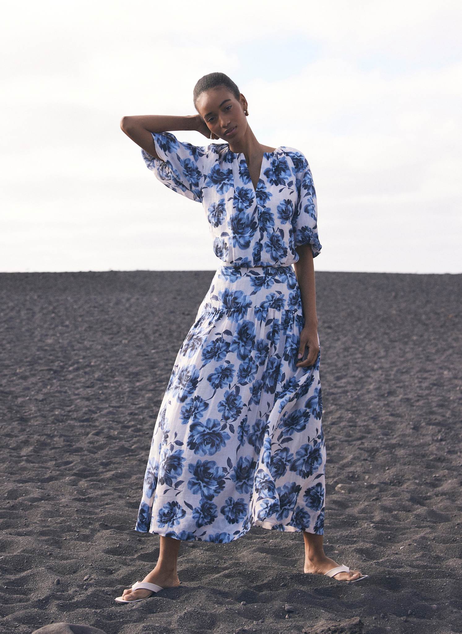 2348-blue-floral-print-midi-skirt-1.jpg Blue Floral Print Midi Skirt