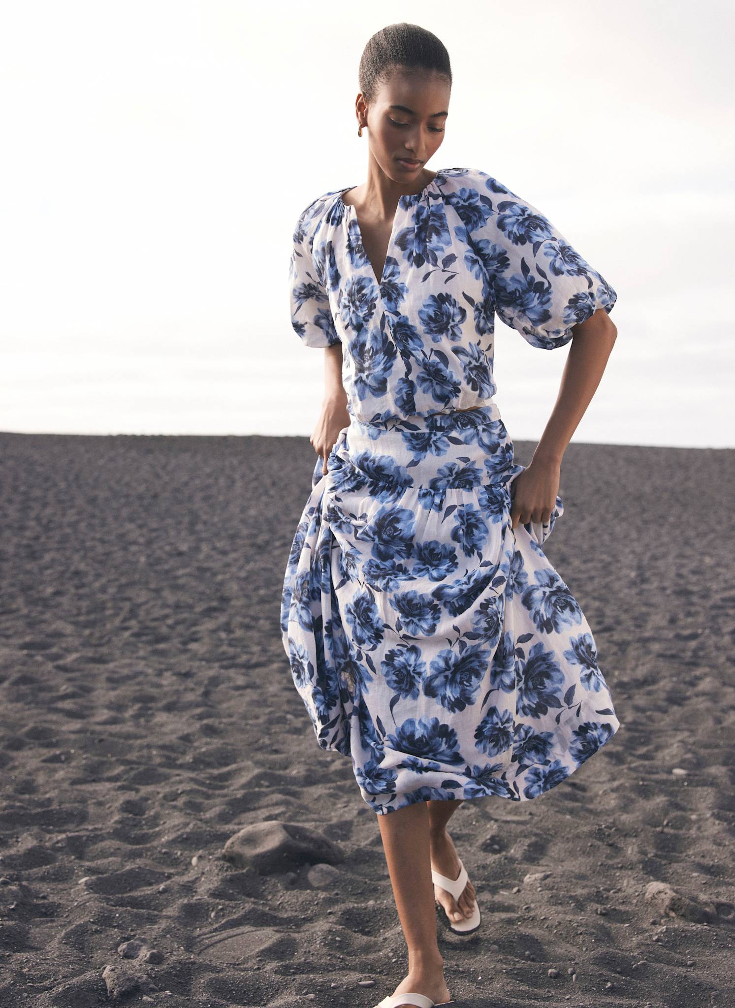 2348-blue-floral-print-midi-skirt-2.jpg Blue Floral Print Midi Skirt
