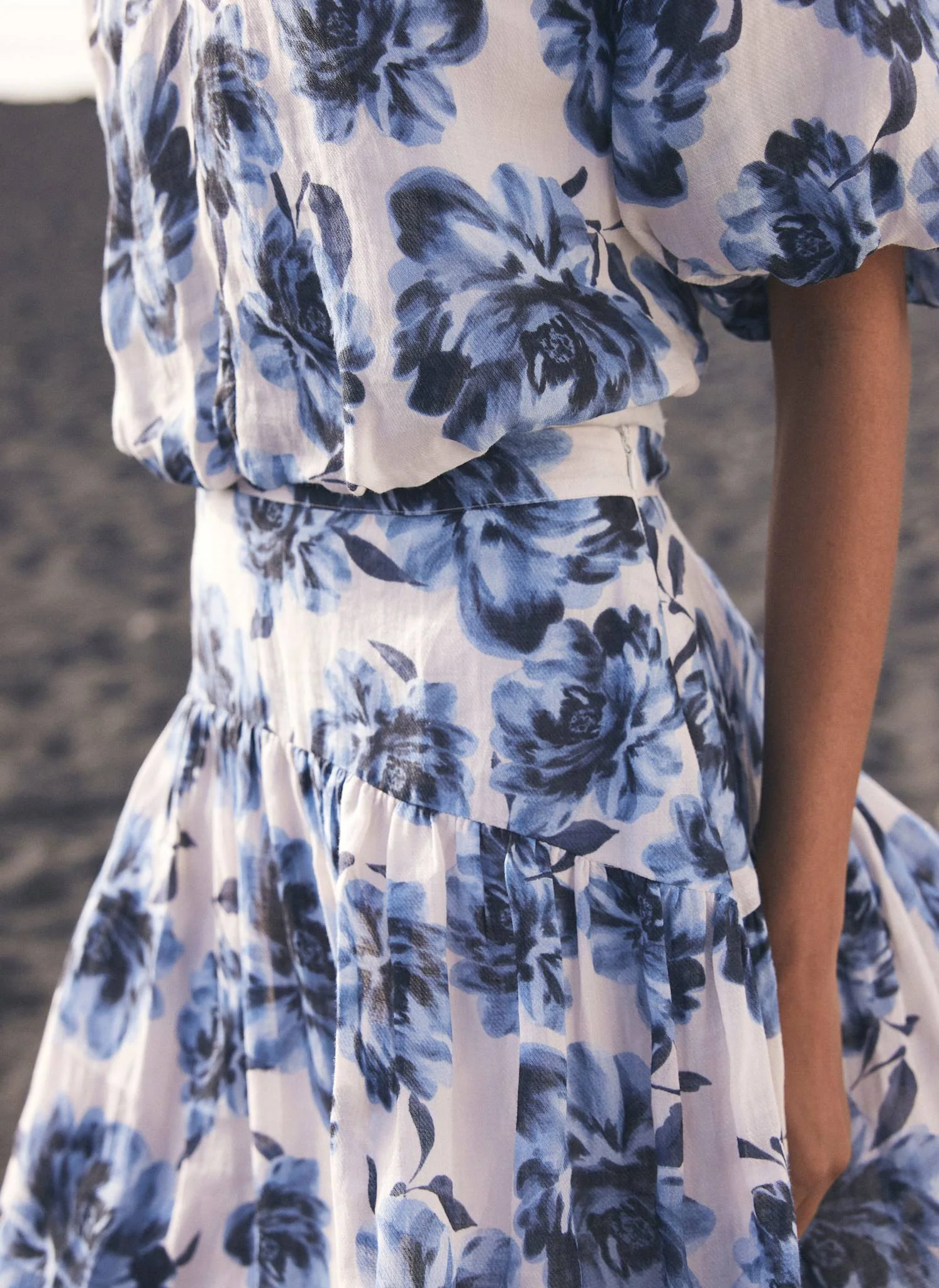 2348-blue-floral-print-midi-skirt-3.webp Blue Floral Print Midi Skirt