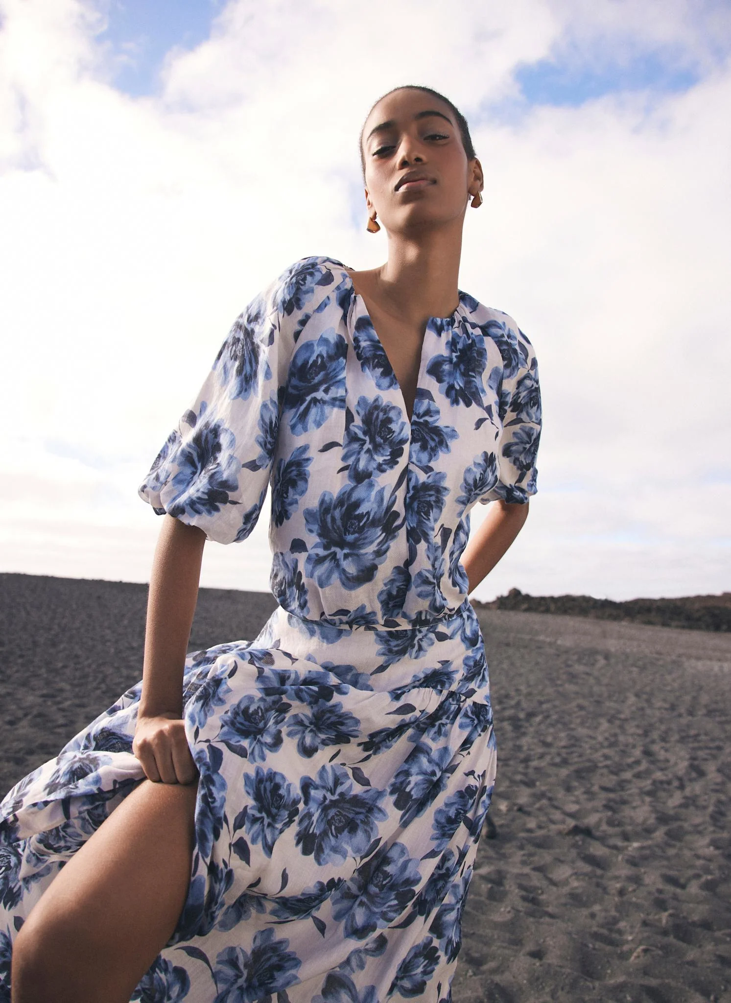 2348-blue-floral-print-midi-skirt-4.webp Blue Floral Print Midi Skirt