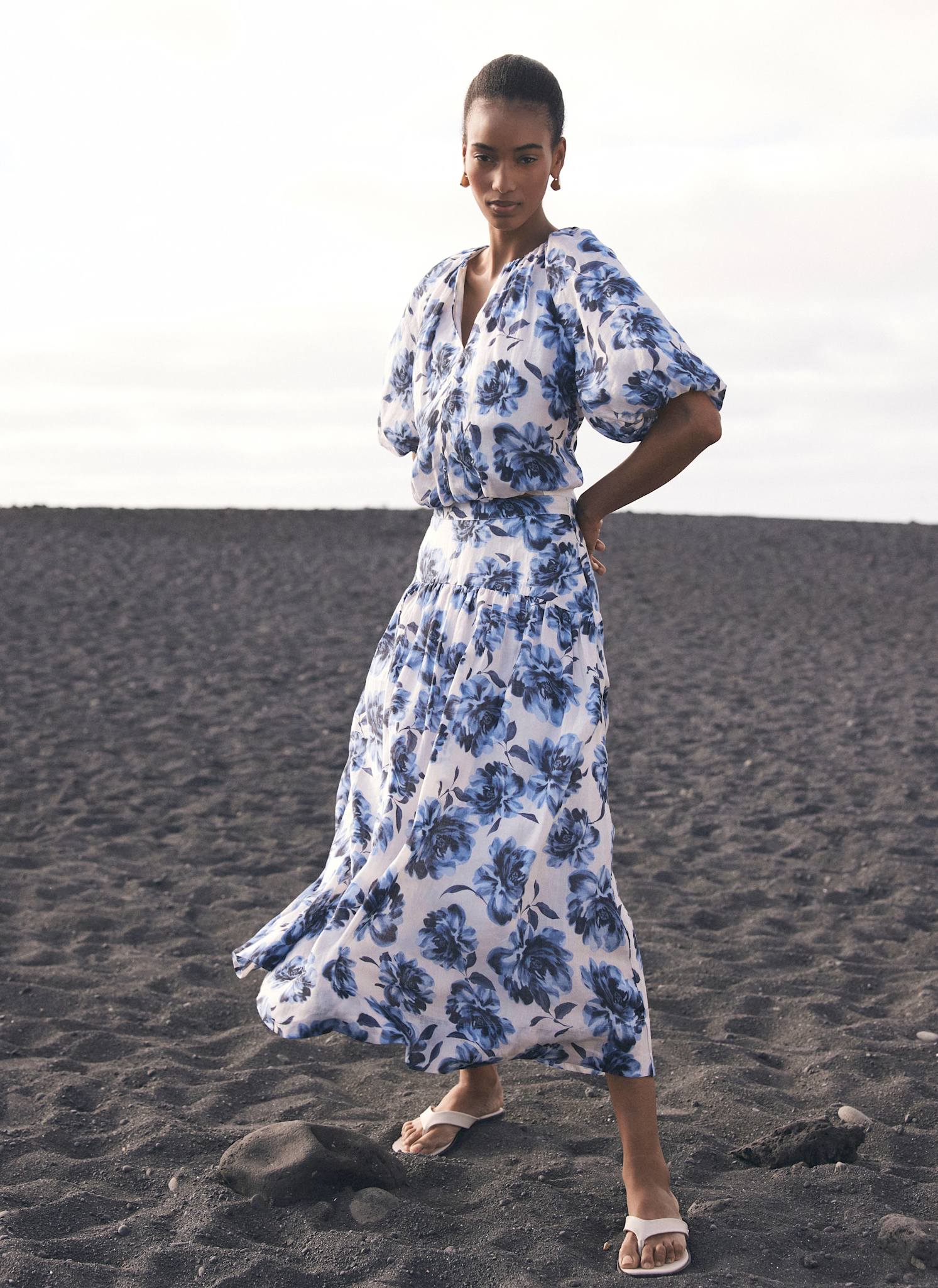 2348-blue-floral-print-midi-skirt-5.jpg Blue Floral Print Midi Skirt