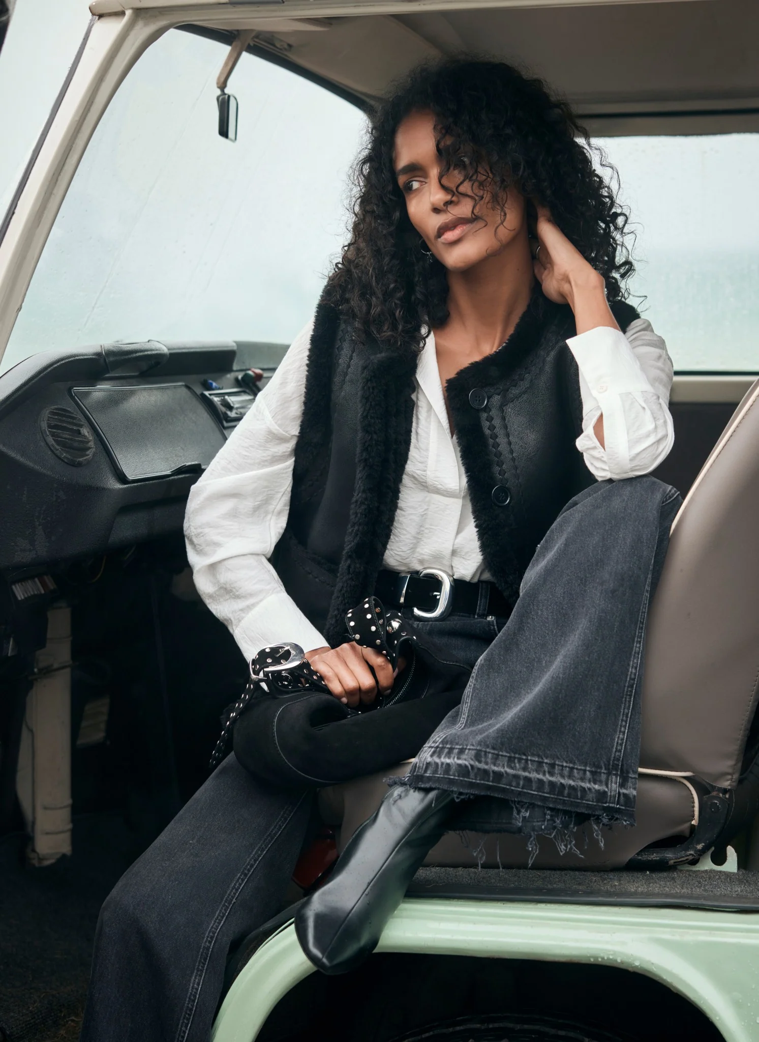 2474-black-reversible-borg-gilet-6.webp Black Reversible Borg Gilet