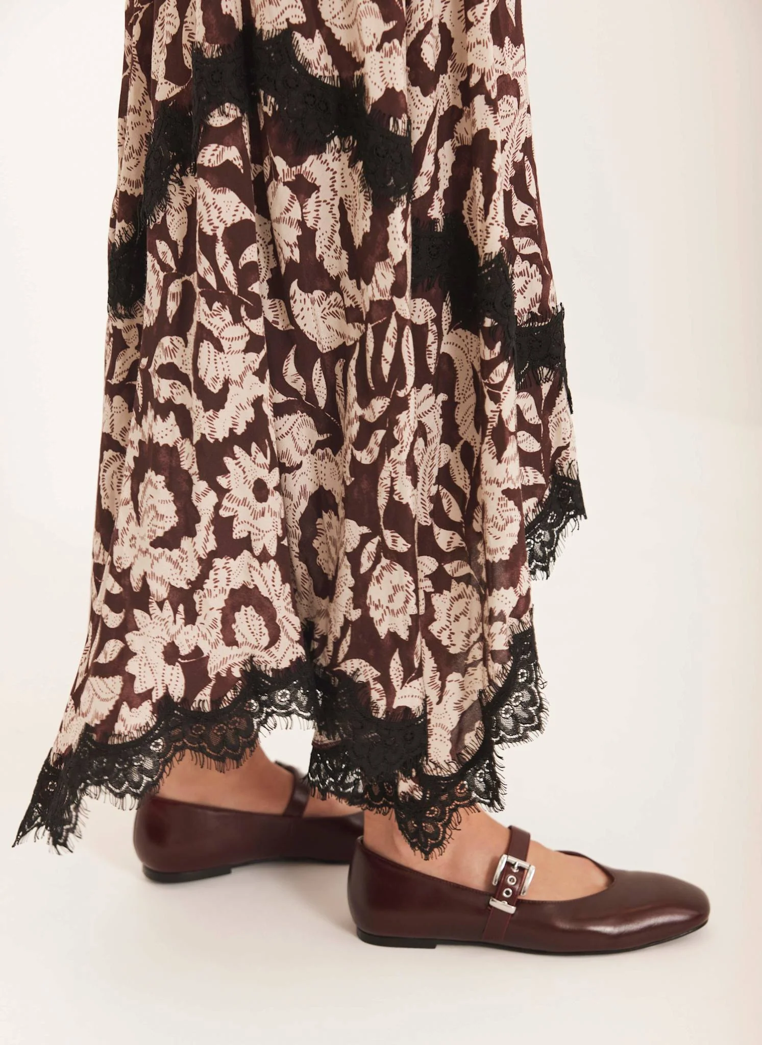 2729-burgundy-floral-print-lace-trim-skirt-3.webp Burgundy Floral Print Lace Trim Skirt