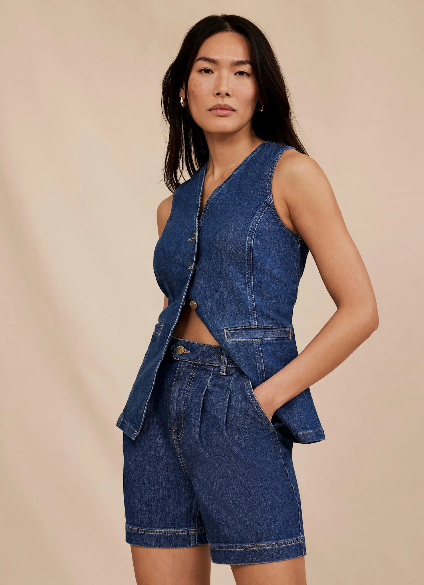 2835-indigo-denim-pleated-shorts-1.webp Indigo Denim Pleated Shorts