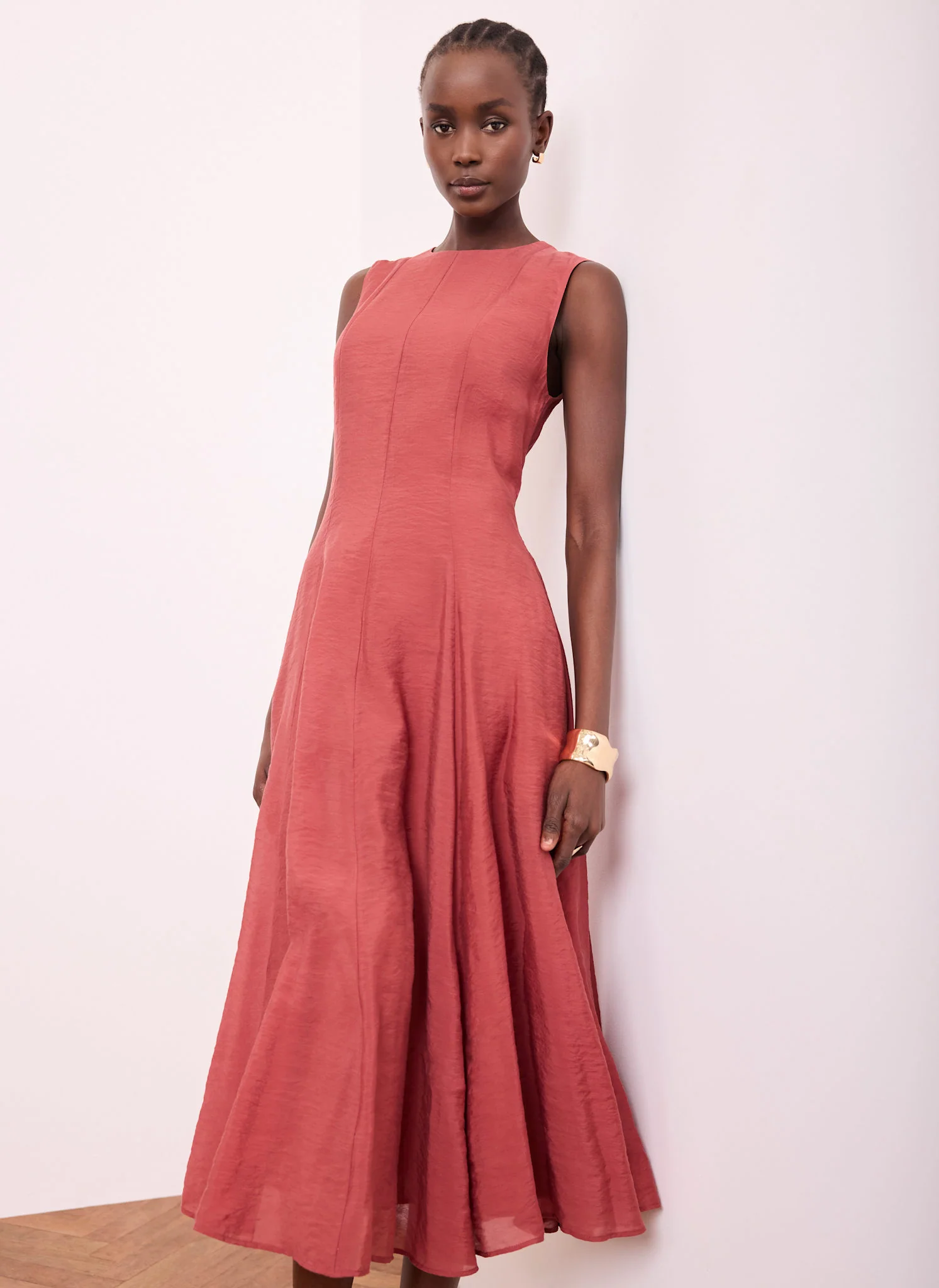 301-red-sleeveless-midi-dress-5.webp Red Sleeveless Midi Dress