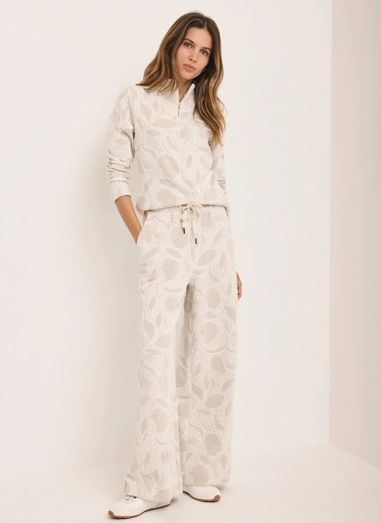 3162-short-xs-short-xs-variation-5.webp Neutral Jersey Jacquard Wide Trousers