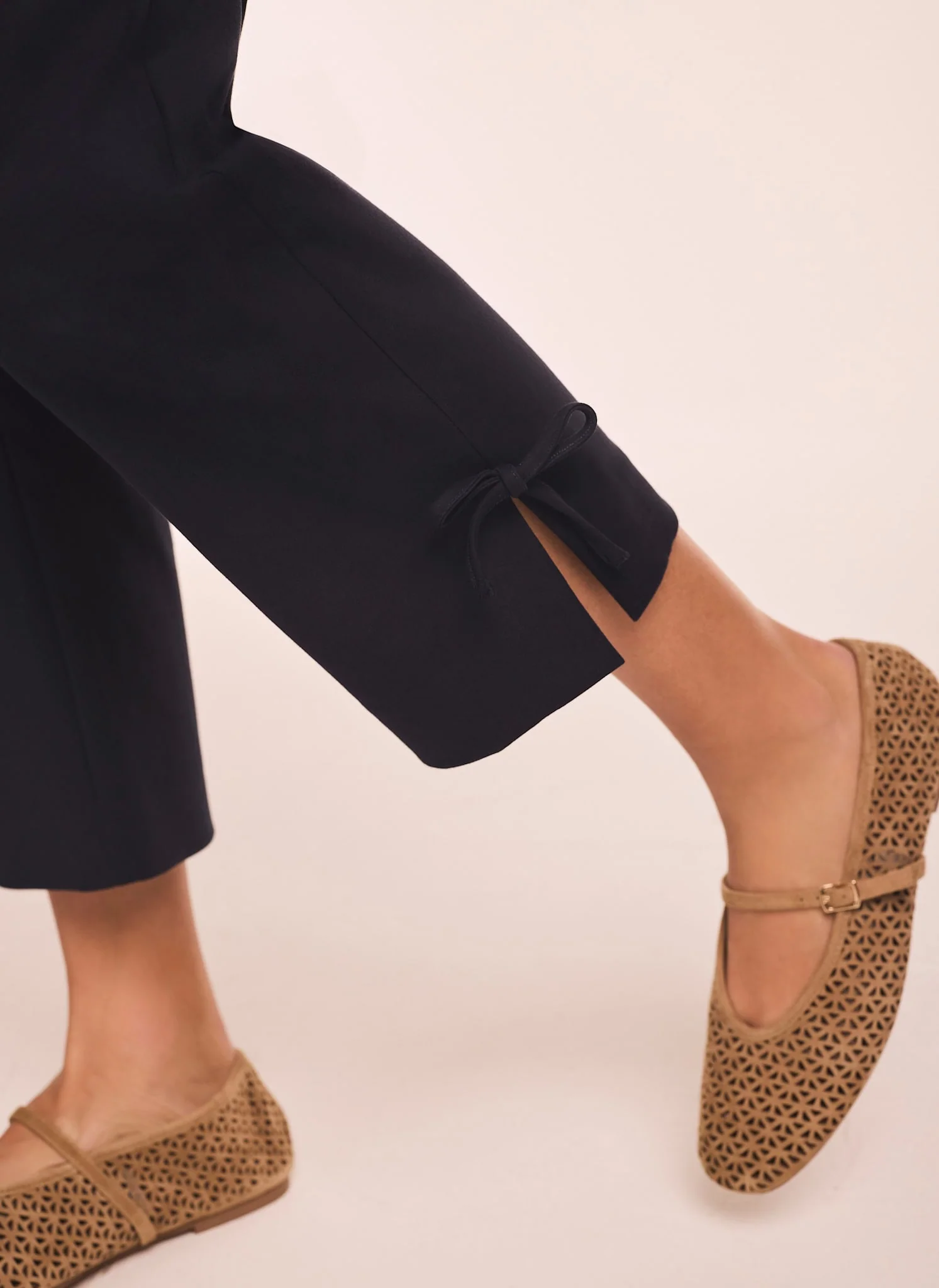 3413-navy-cotton-blend-capri-trousers-3.webp Navy Cotton Blend Capri Trousers