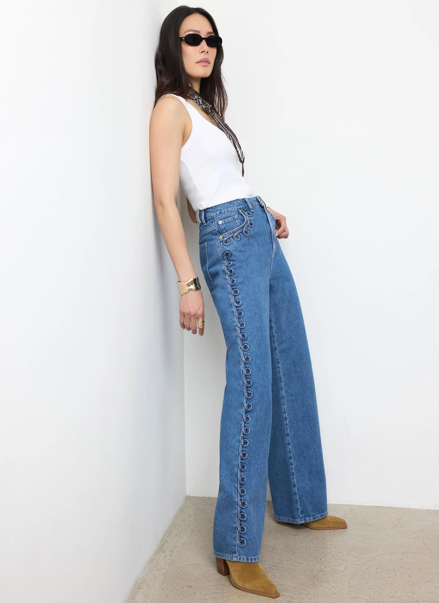 342-short-06-short-06-variation-1.webp Mid Indigo Swirl Detail Wide Jeans
