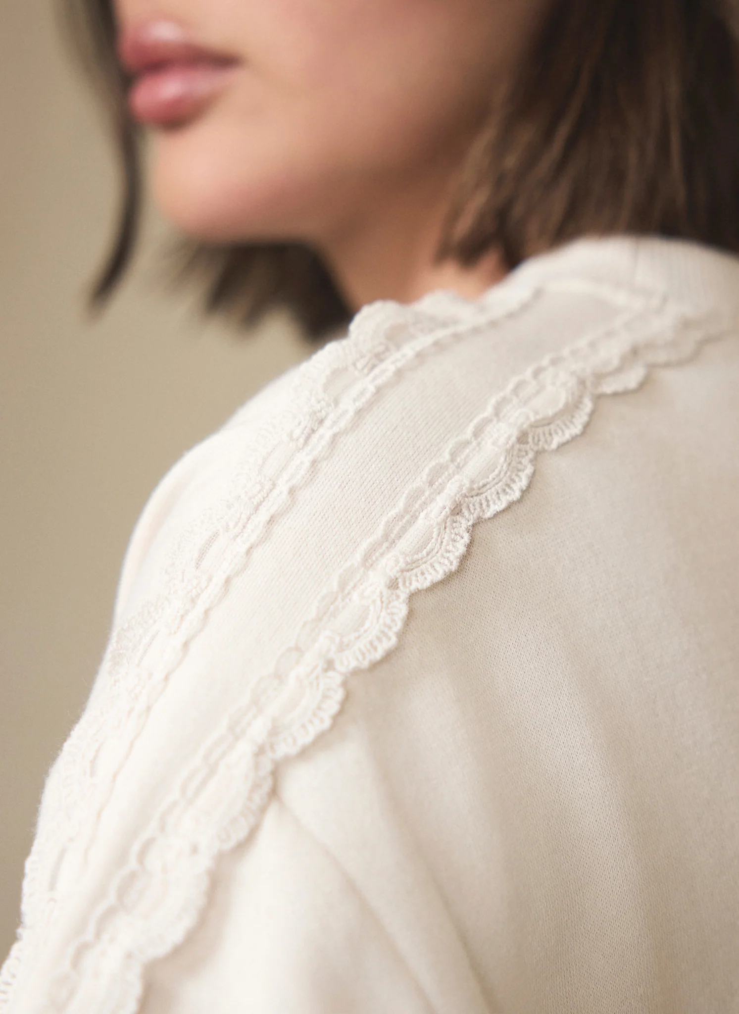 3478-xs-xs-variation-4.webp Cream Cotton Blend Lace Trim Sweatshirt