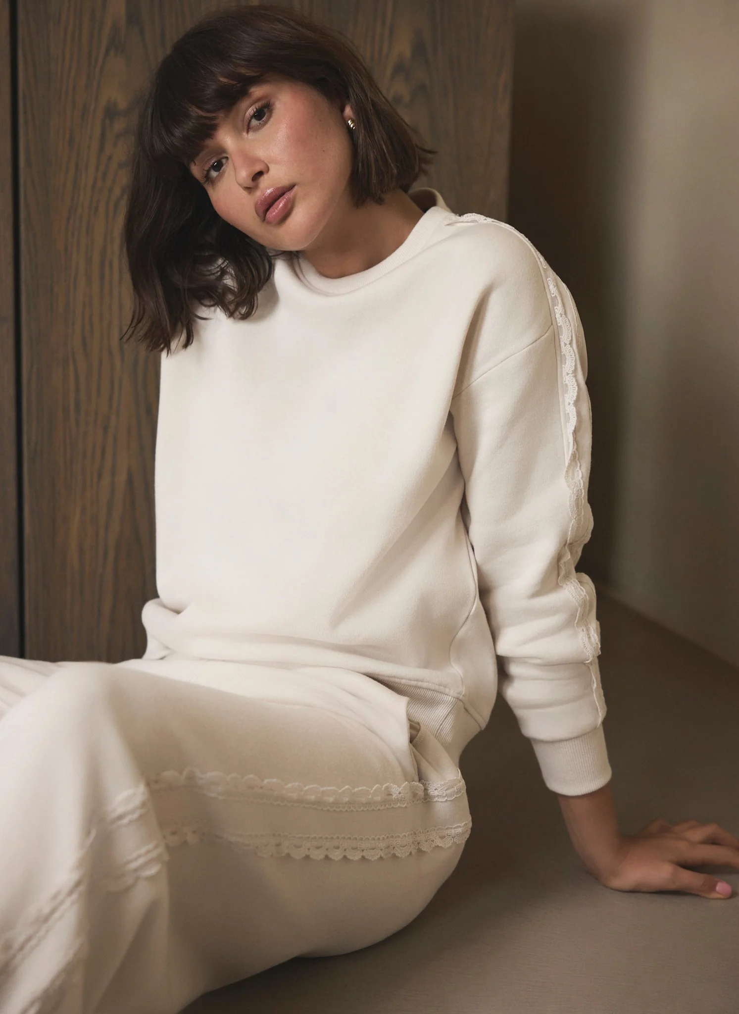 3479-dir-5dbc98dcc983-s-variation-6.webp Cream Cotton Blend Lace Trim Sweatshirt