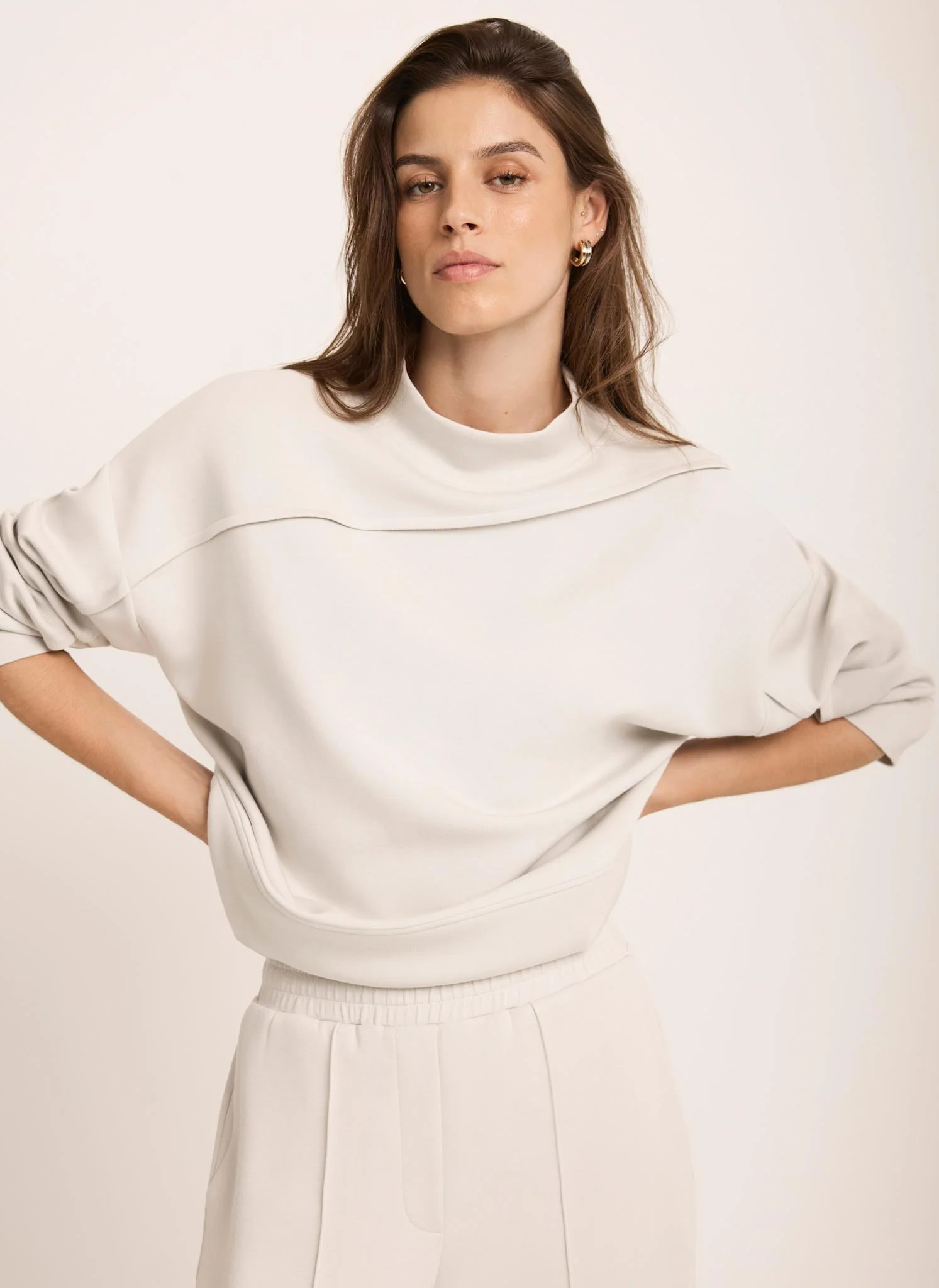 3795-cream-seam-detail-sweatshirt-1.webp Cream Seam Detail Sweatshirt