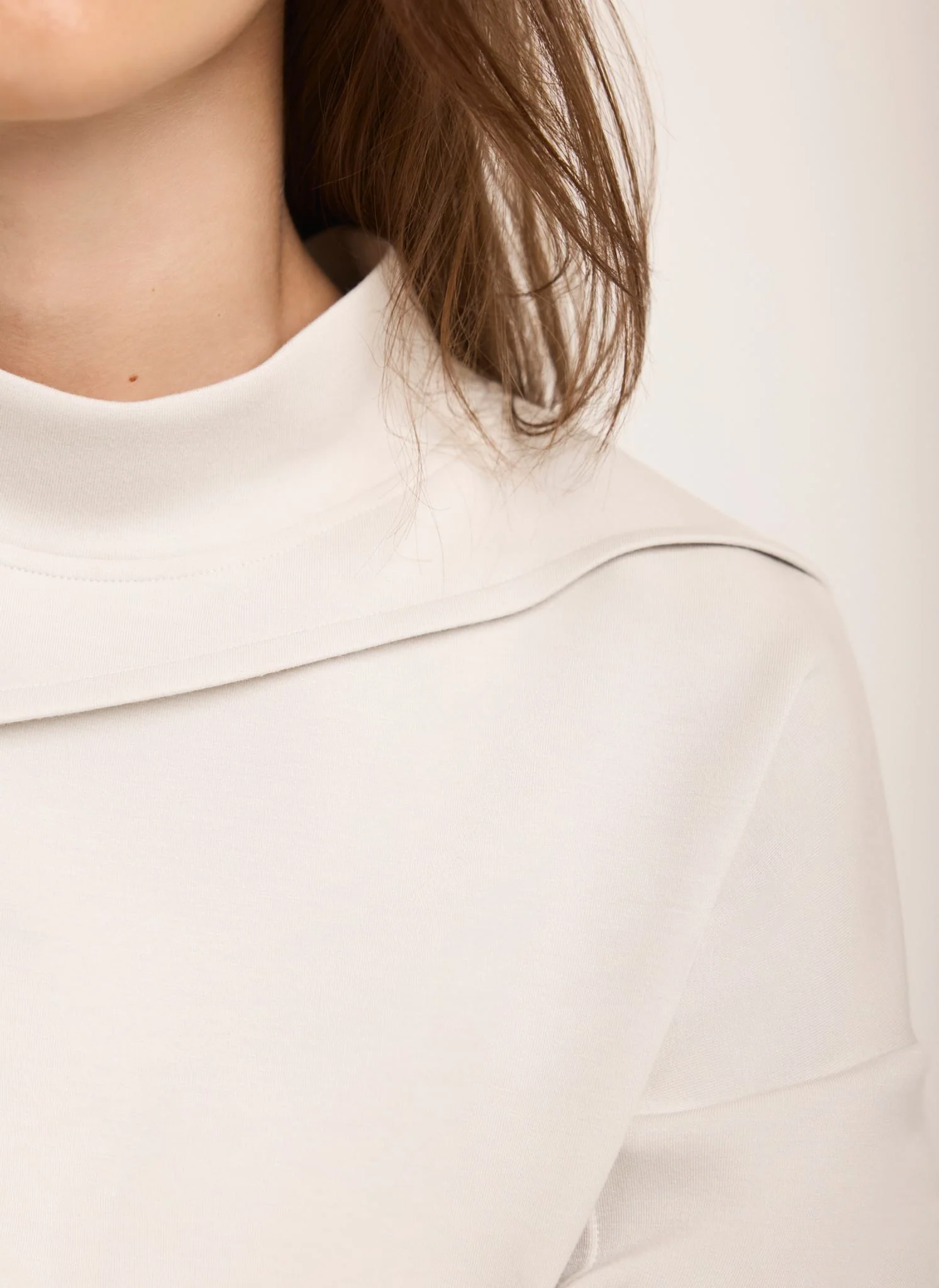 3795-cream-seam-detail-sweatshirt-4.webp Cream Seam Detail Sweatshirt