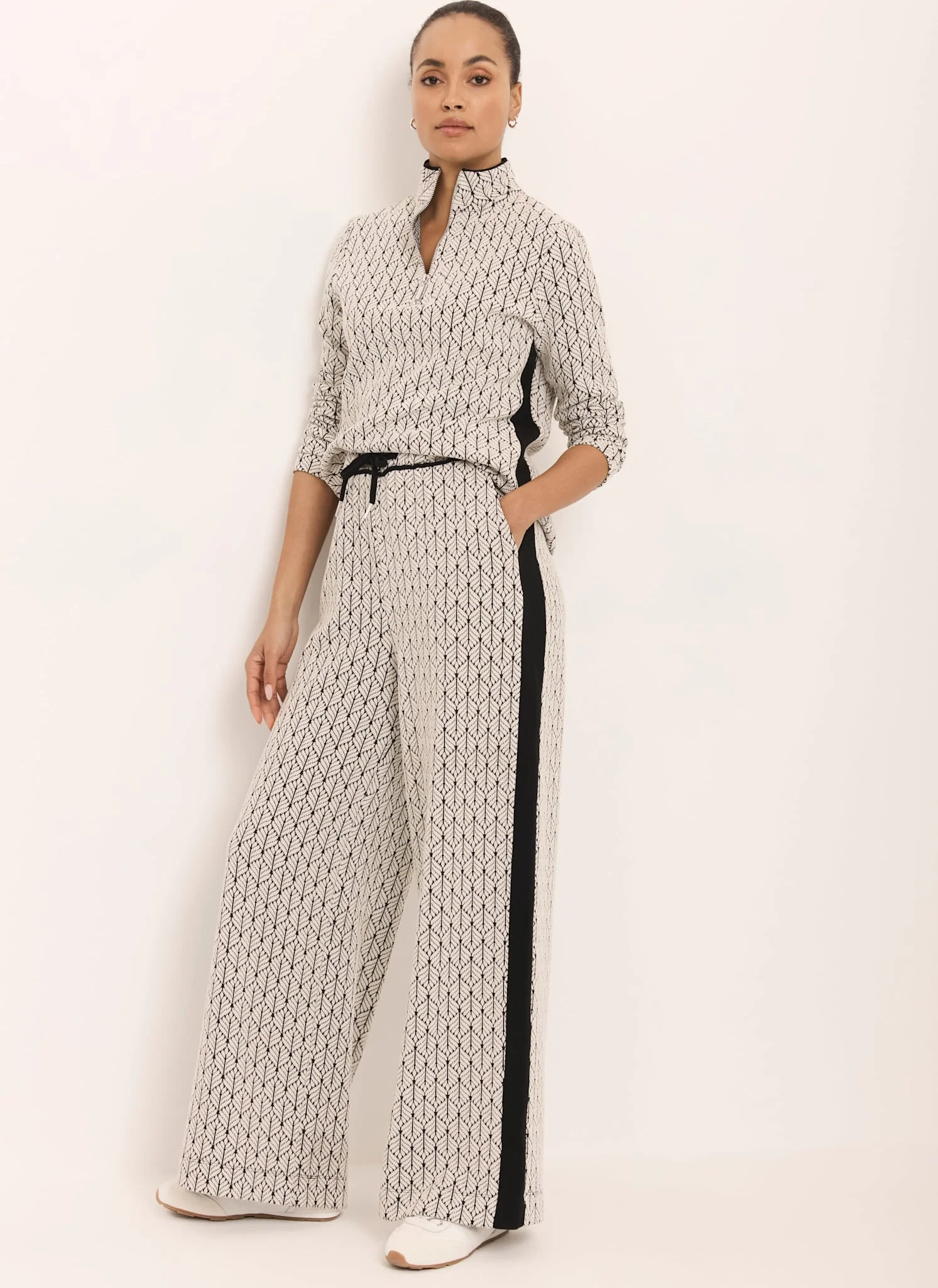 4074-black-jacquard-side-stripe-wide-trousers-1.webp Black Jacquard Side Stripe Wide Trousers