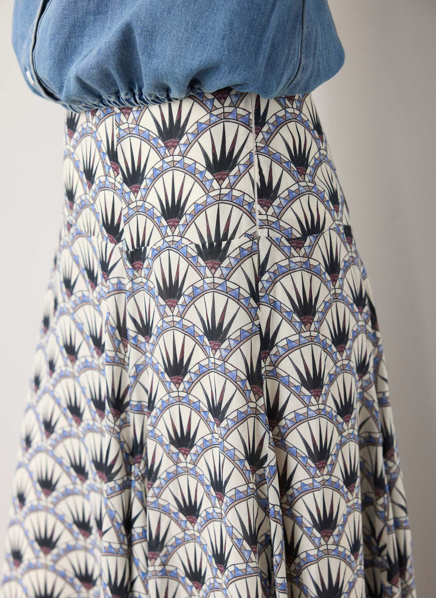 4090-blue-geo-print-drop-waist-maxi-skirt-4.jpg Blue Geo Print Drop Waist Maxi Skirt