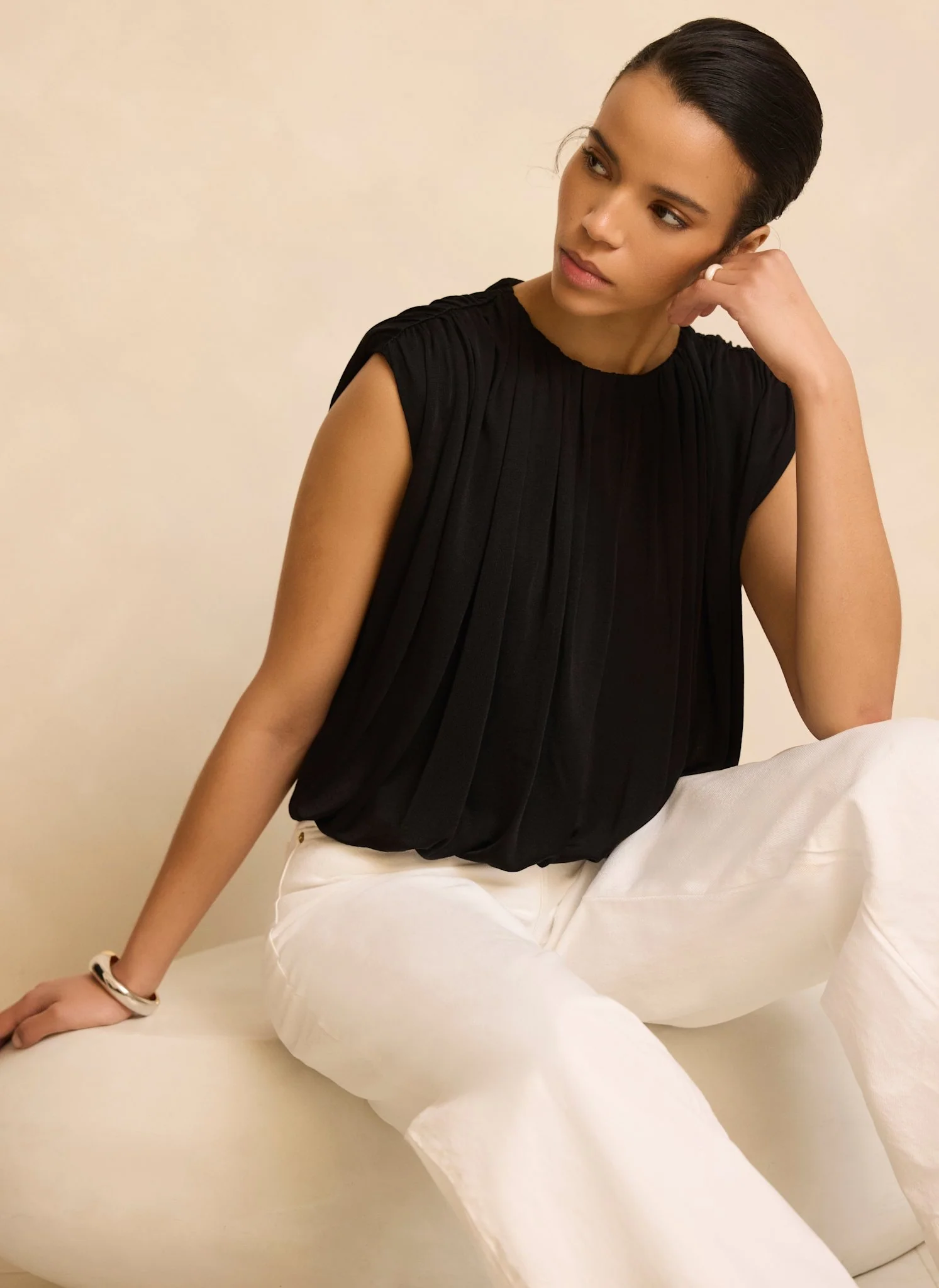 4110-black-pleated-bubble-hem-top-1.webp Black Pleated Bubble Hem Top