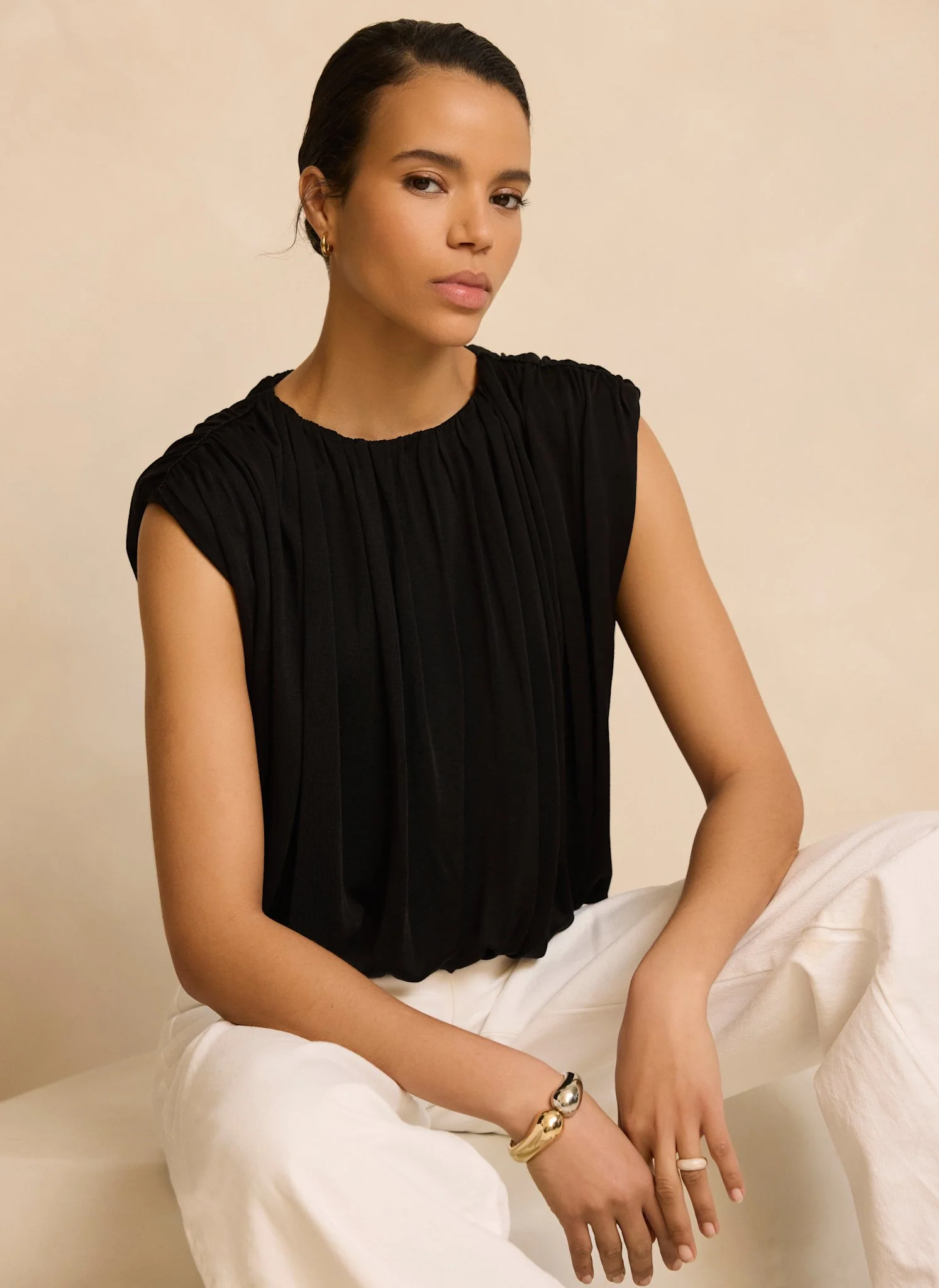 4110-black-pleated-bubble-hem-top-3.webp Black Pleated Bubble Hem Top