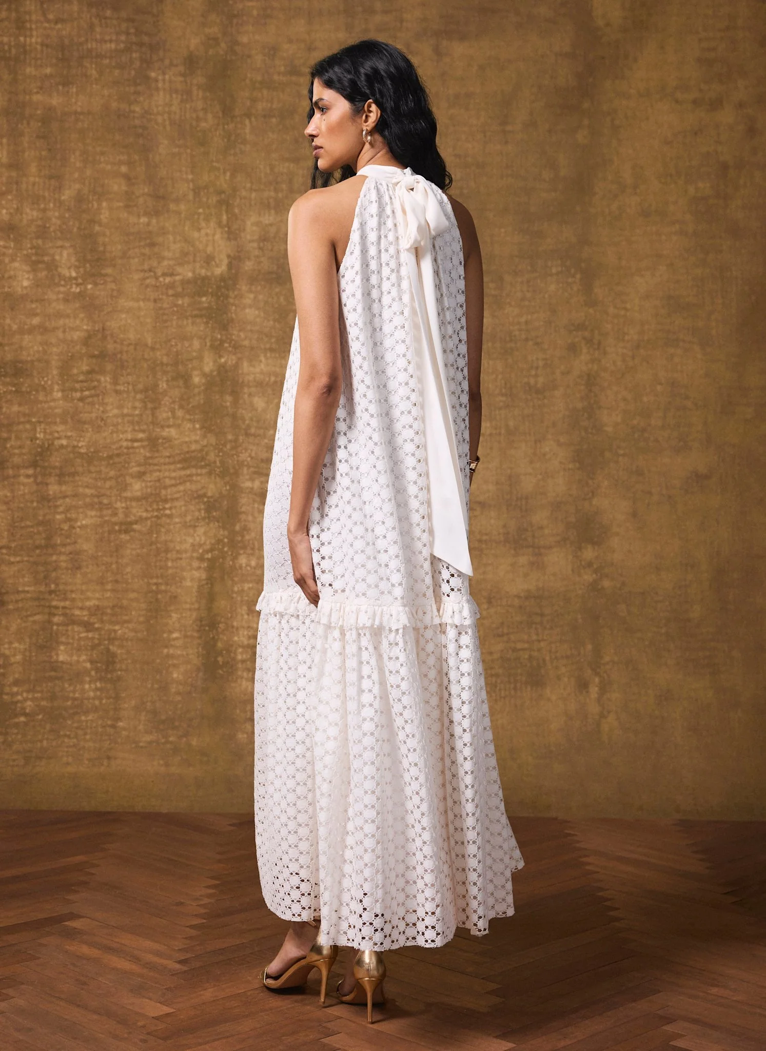 4612-08-08-variation-4.webp White Lace Disc Midi Dress