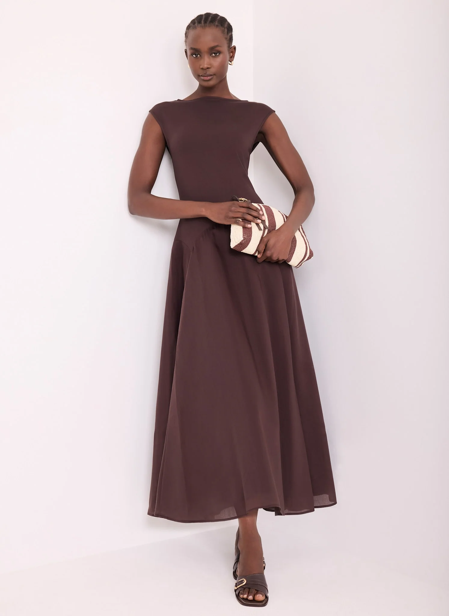 4724-brown-jersey-sleeveless-maxi-dress-1.webp Brown Jersey Sleeveless Maxi Dress