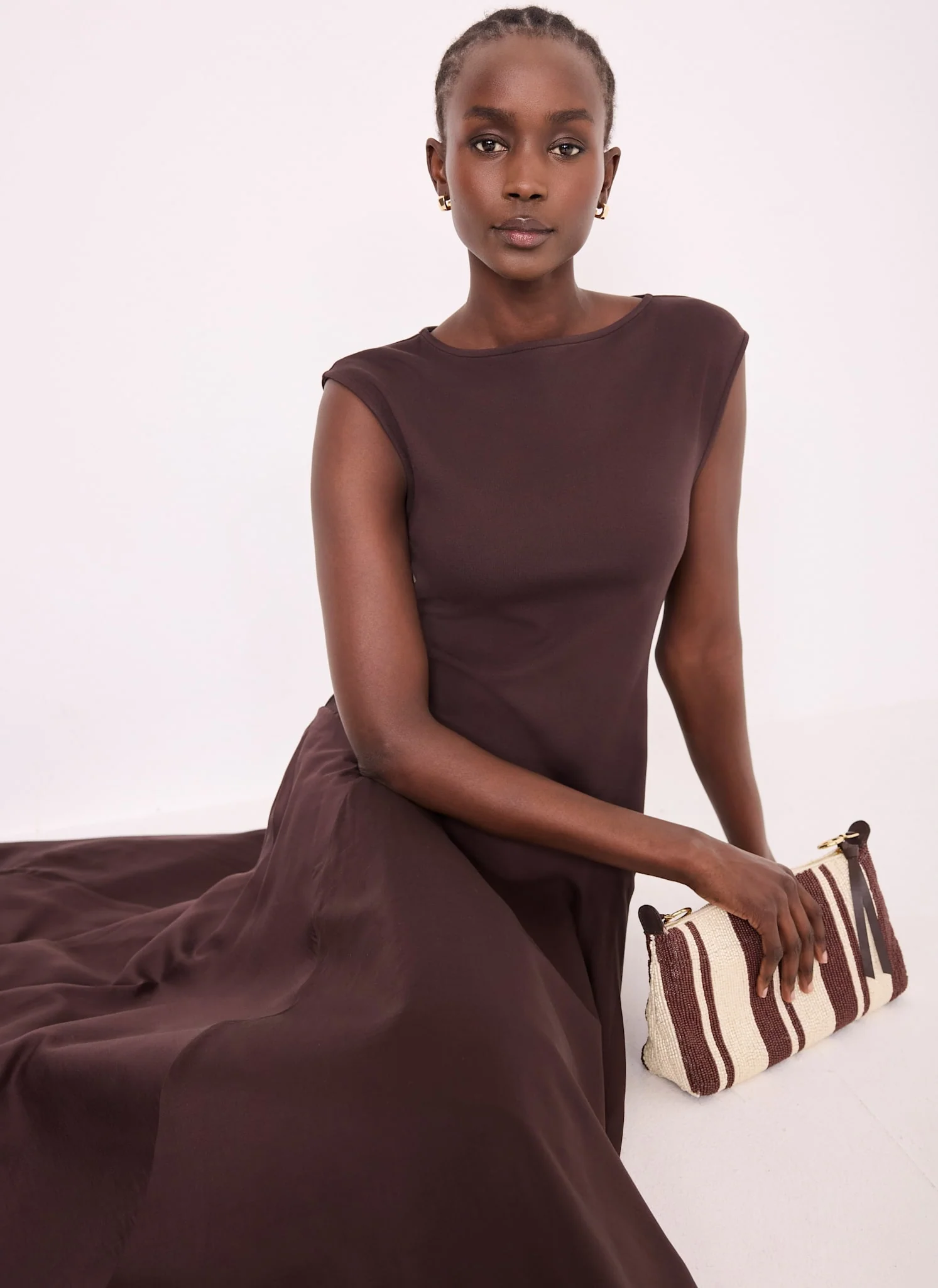 4724-brown-jersey-sleeveless-maxi-dress-3.webp Brown Jersey Sleeveless Maxi Dress