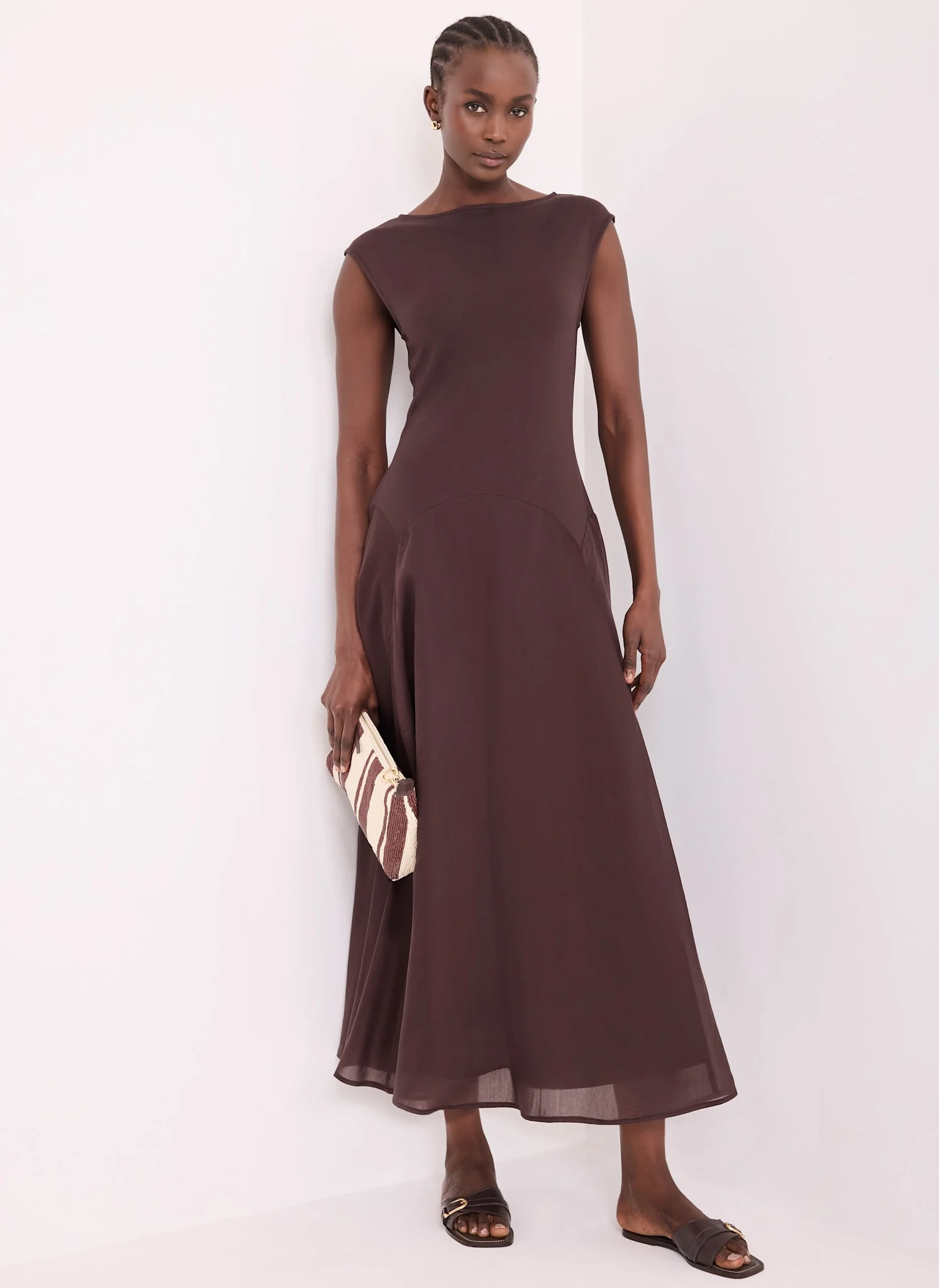 4724-brown-jersey-sleeveless-maxi-dress-5.webp Brown Jersey Sleeveless Maxi Dress